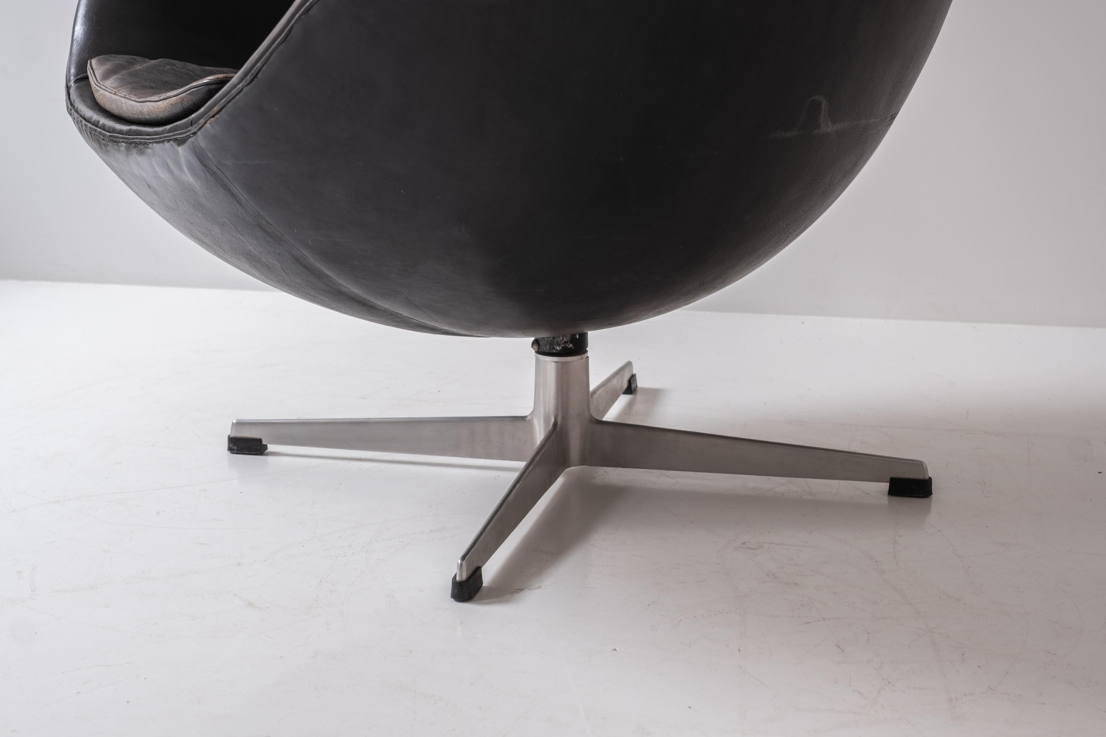 Early ‘Egg’ armchair by designed by Arne Jacobsen for Fritz Hansen, Denmark 1958 For Sale 6
