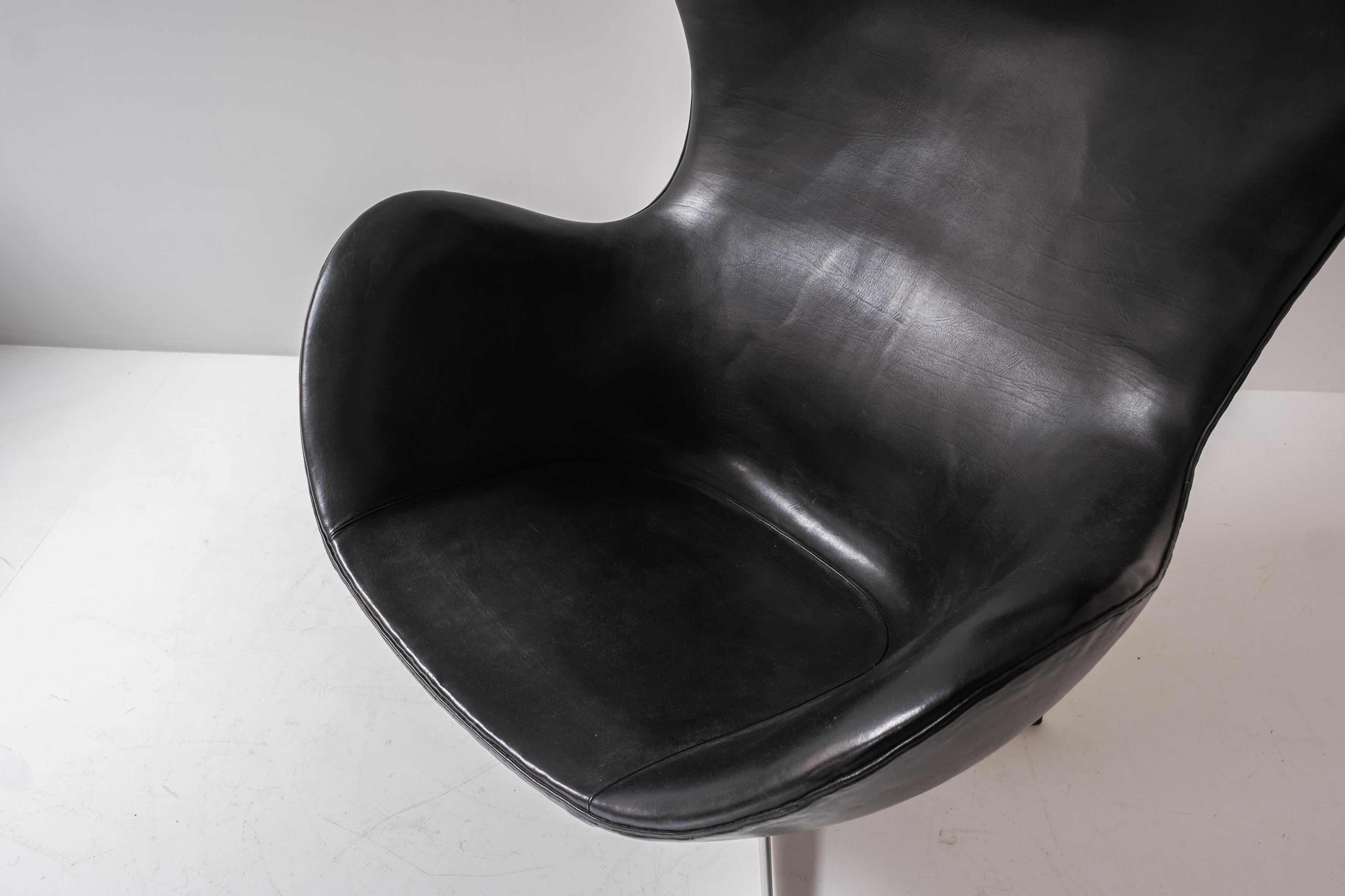 Early ‘Egg’ armchair by designed by Arne Jacobsen for Fritz Hansen, Denmark 1958 For Sale 10