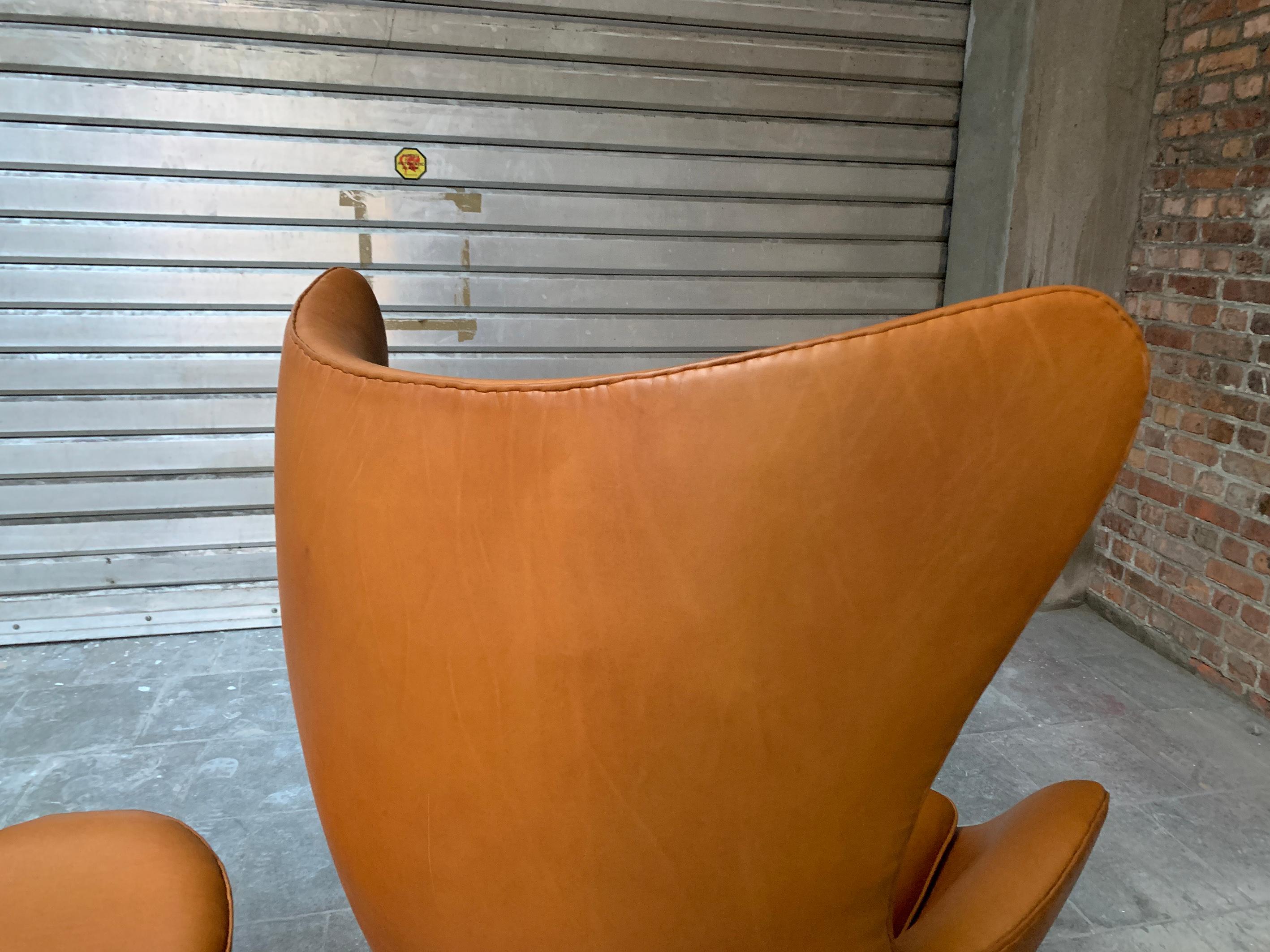 Early Egg Chair and Ottoman by Arne Jacobsen for Fritz Hansen, 1960s For Sale 3