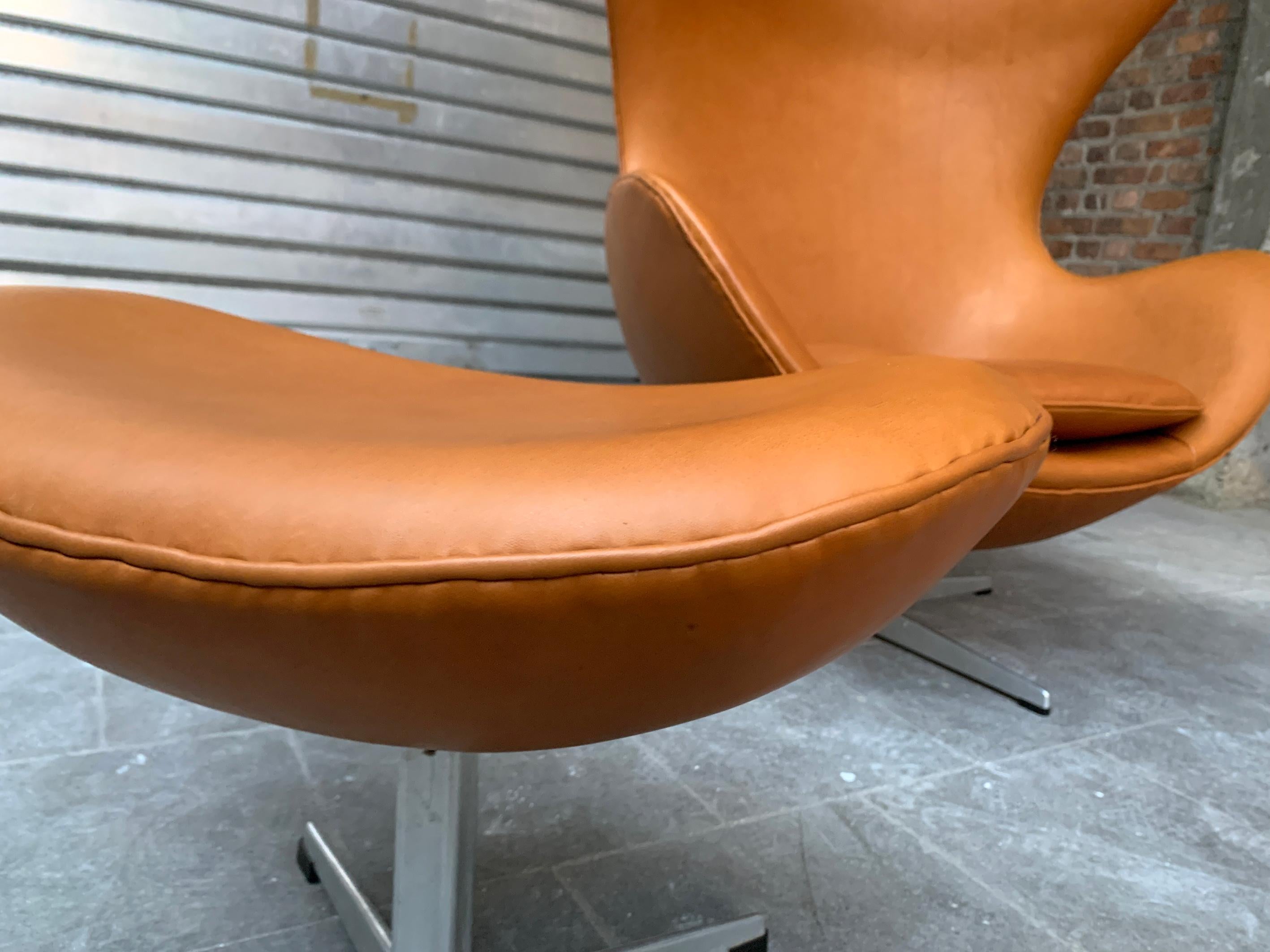 Early Egg Chair and Ottoman by Arne Jacobsen for Fritz Hansen, 1960s For Sale 6