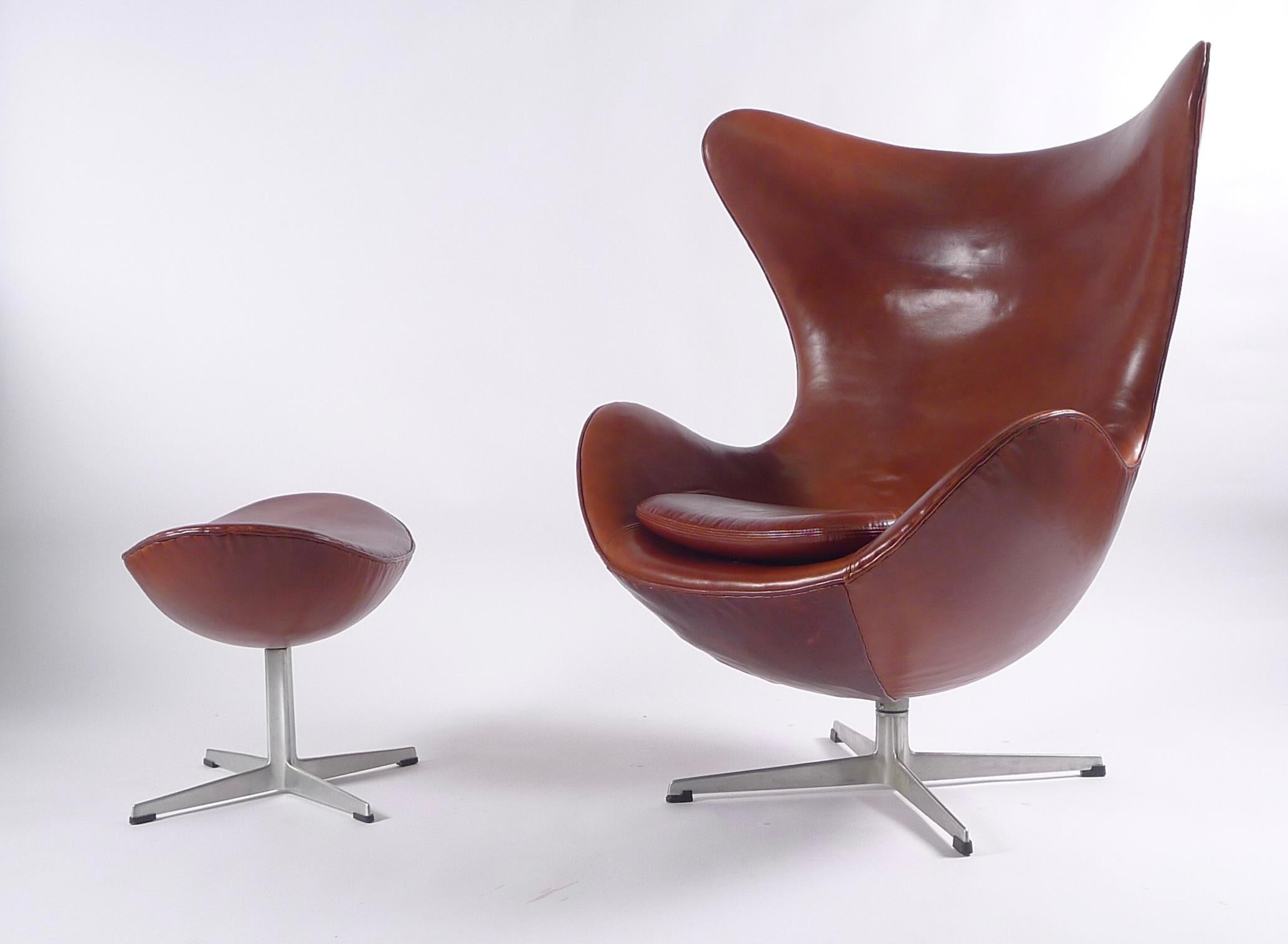 Danish Early Egg Chair and Ottoman by Arne Jacobsen for Fritz Hansen, 1960s