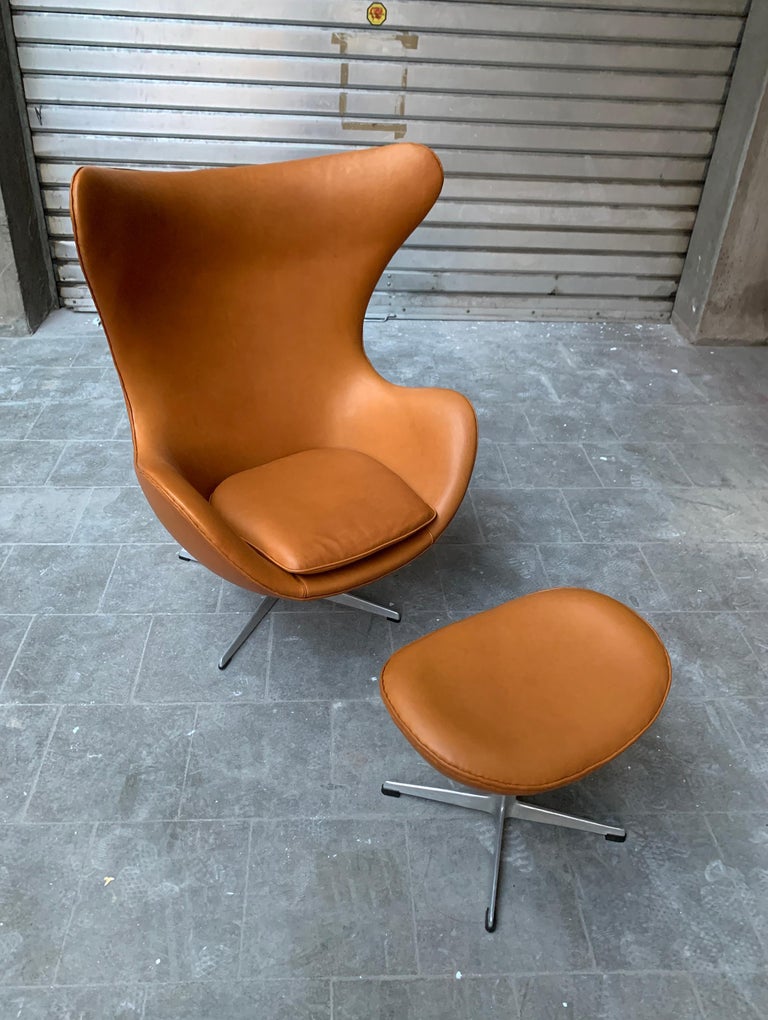 Early Egg Chair and Ottoman by Arne Jacobsen for Fritz Hansen