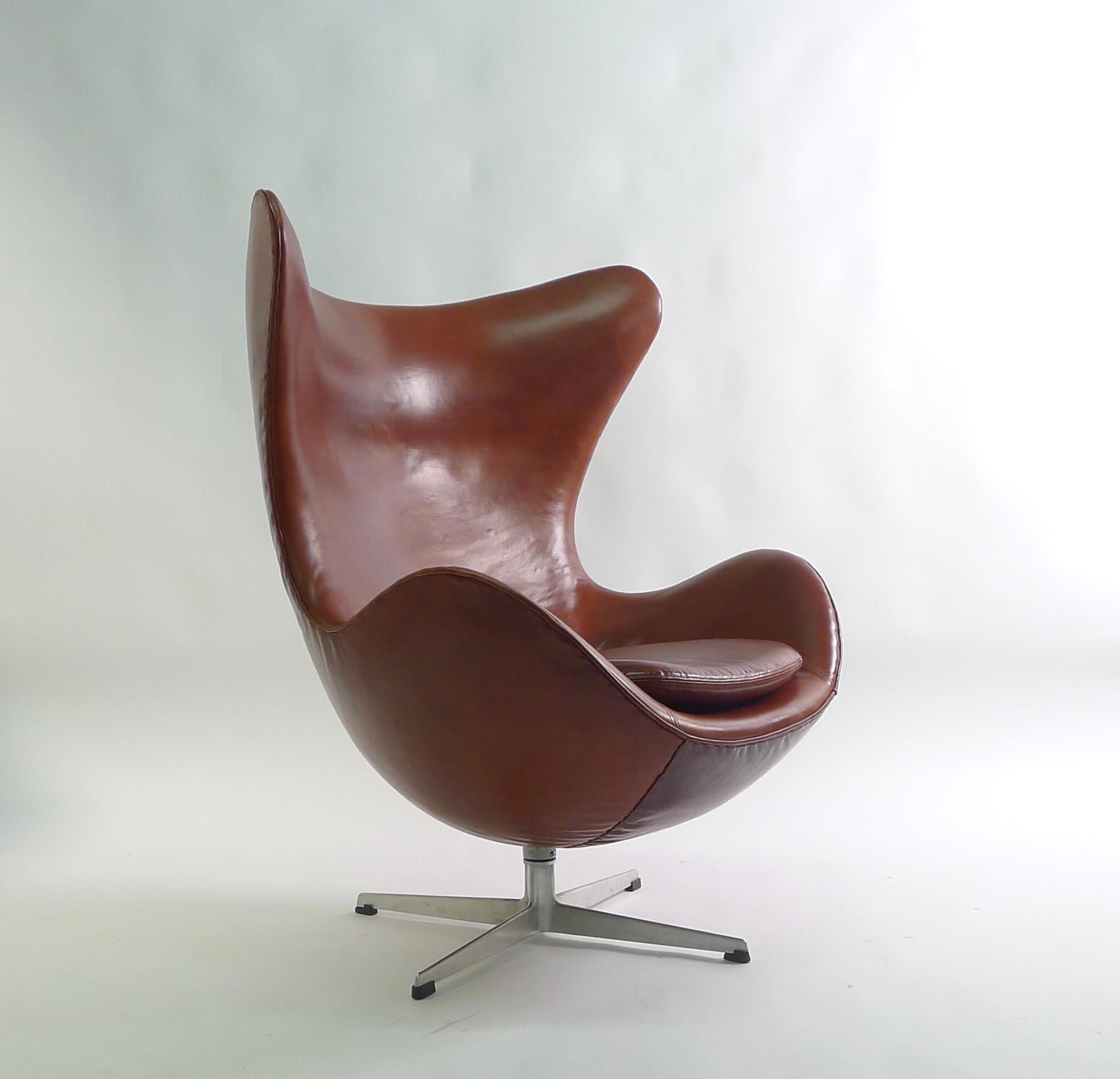 Aluminum Early Egg Chair and Ottoman by Arne Jacobsen for Fritz Hansen, 1960s