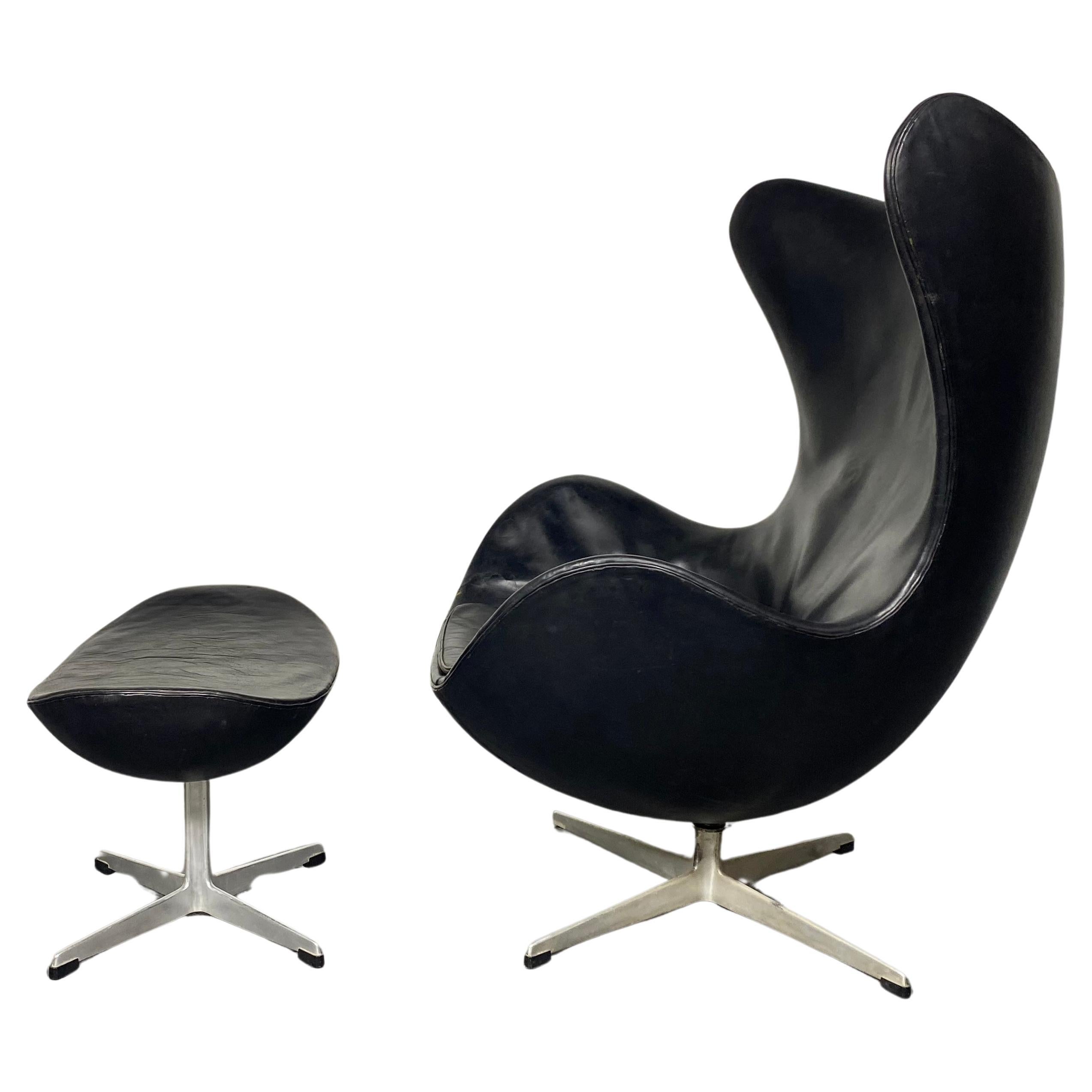 Early Egg Chair&Ottoman by Arne Jacobsen / Fritz Hansen, 1959 White Ink Stamp For Sale