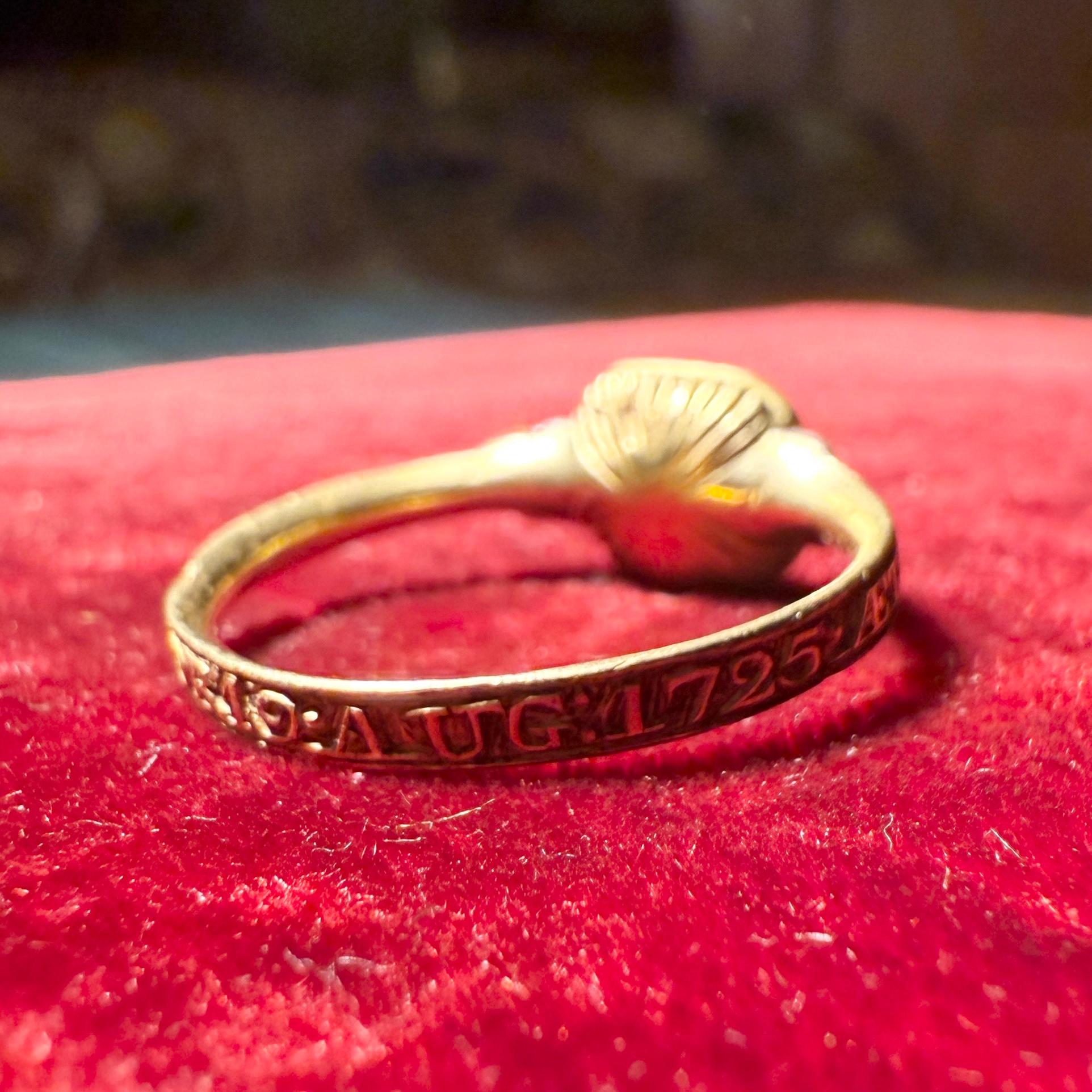Early Eighteenth-Century Gold Mourning Ring with Monogram and Vanitas Device. in vendita 6