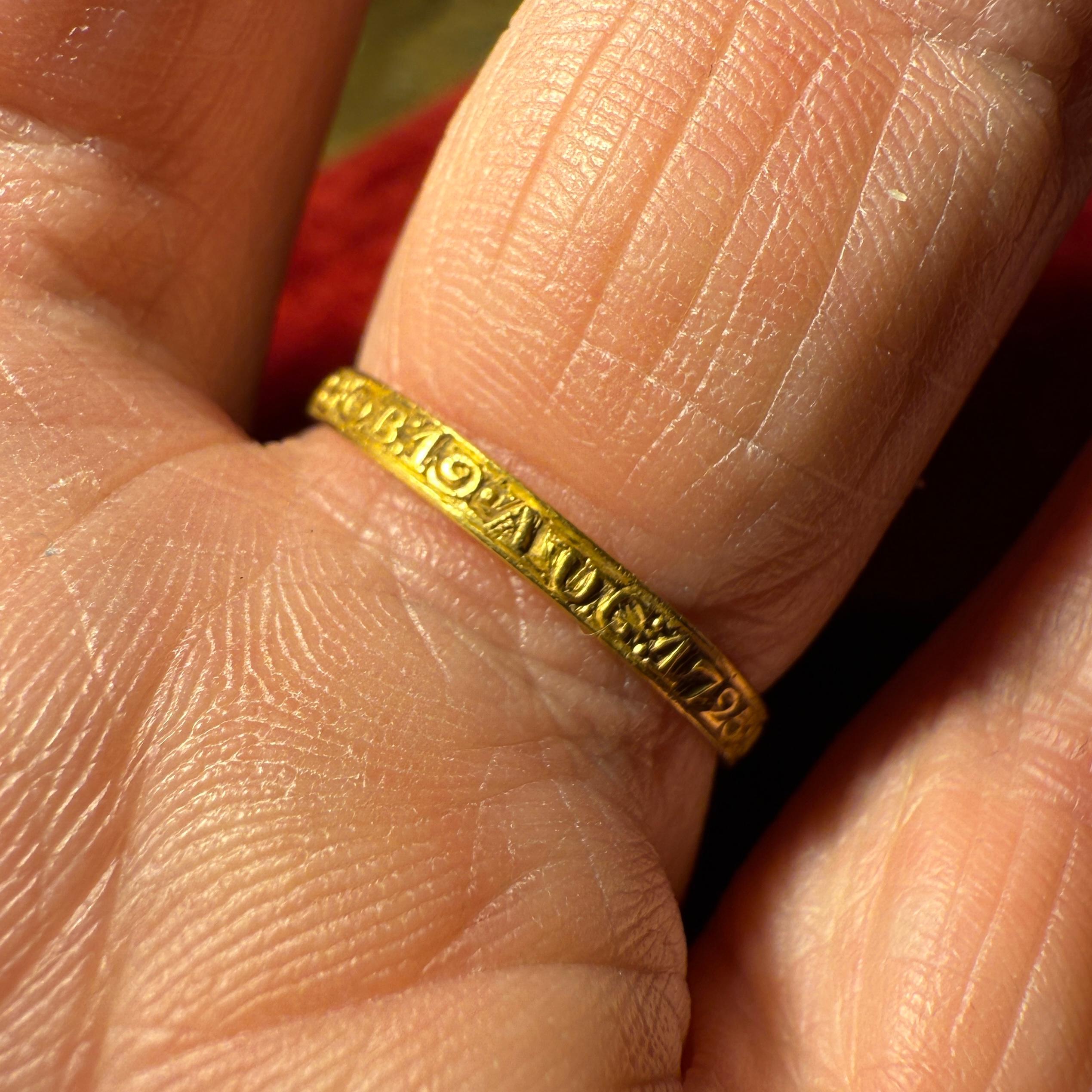 Early Eighteenth-Century Gold Mourning Ring with Monogram and Vanitas Device. in vendita 10