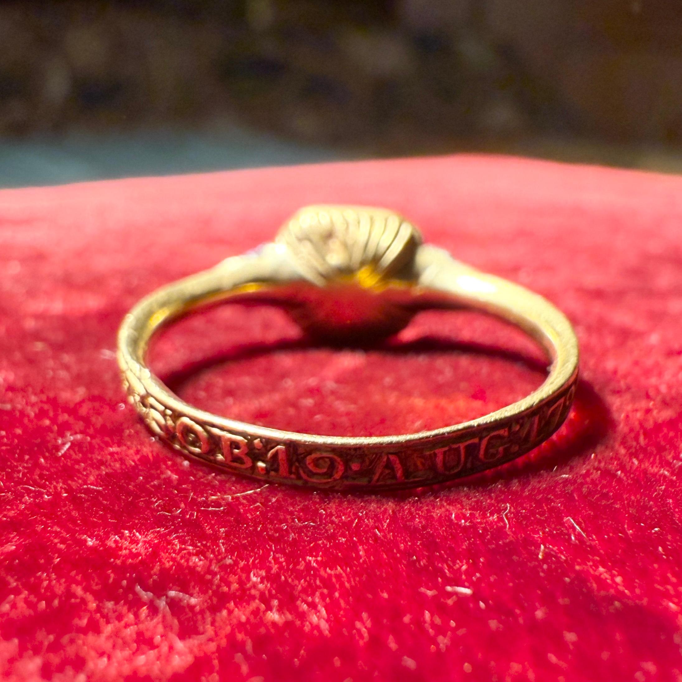 Early Eighteenth-Century Gold Mourning Ring with Monogram and Vanitas Device. in vendita 5