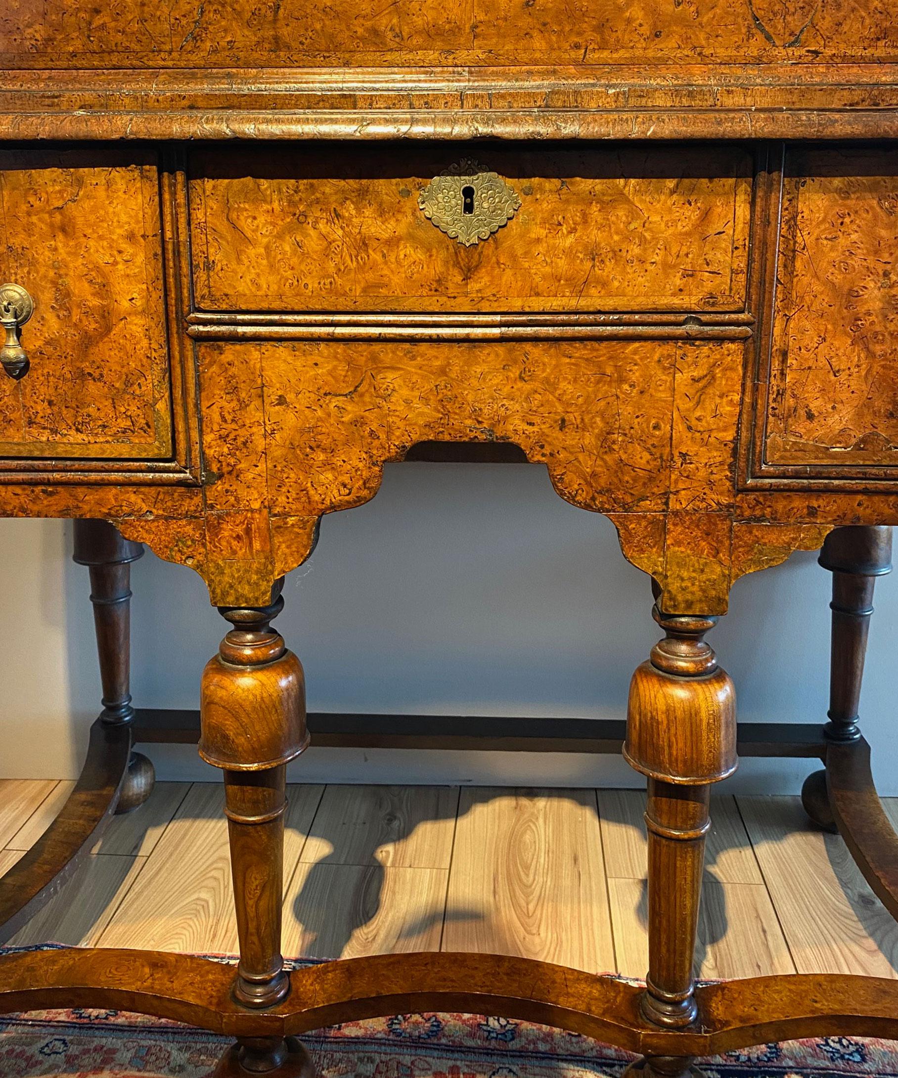 Early 18th Century William and Mary Burr Elm Chest on Stand In Fair Condition For Sale In London, GB