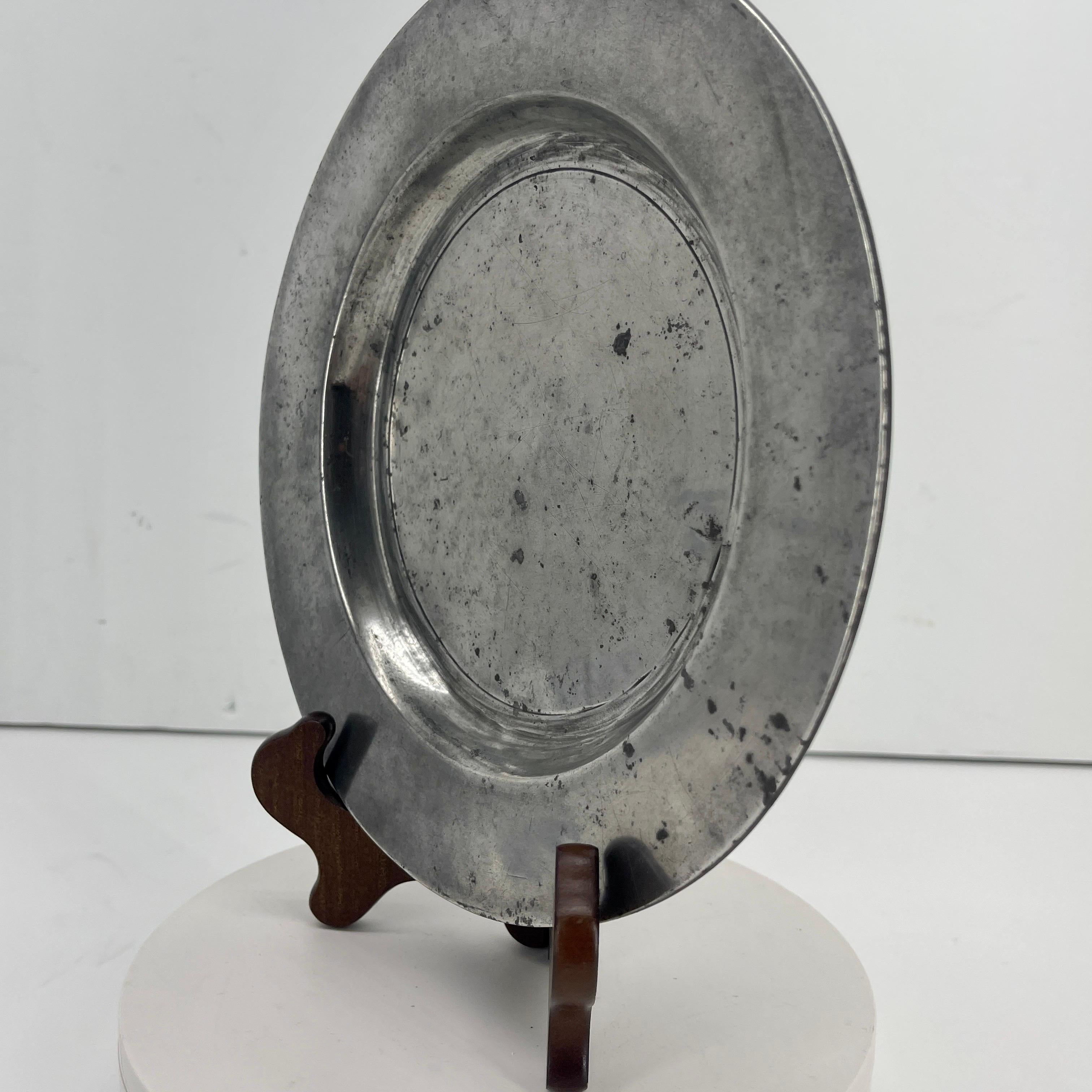 Early English 19th Century Pewter Plate For Sale 4