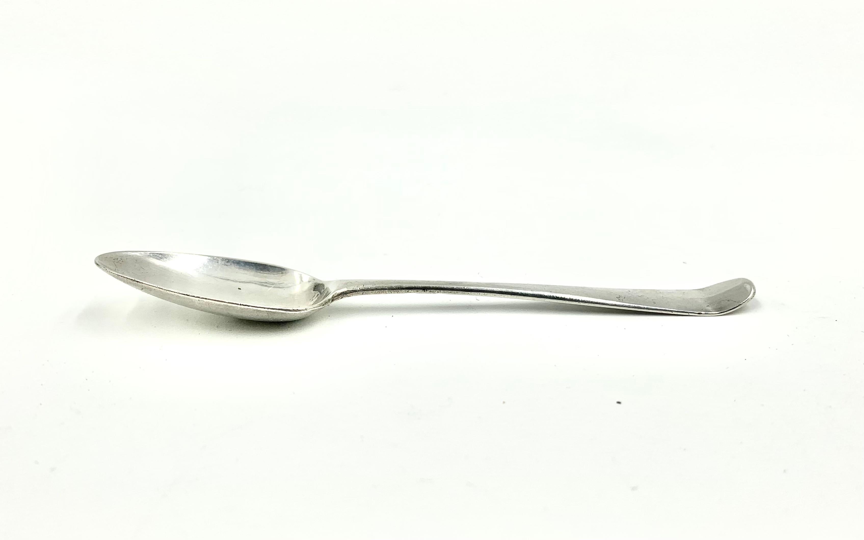 Early English Georgian Period Hester Bateman Sterling Silver Baby Spoon In Good Condition For Sale In New York, NY