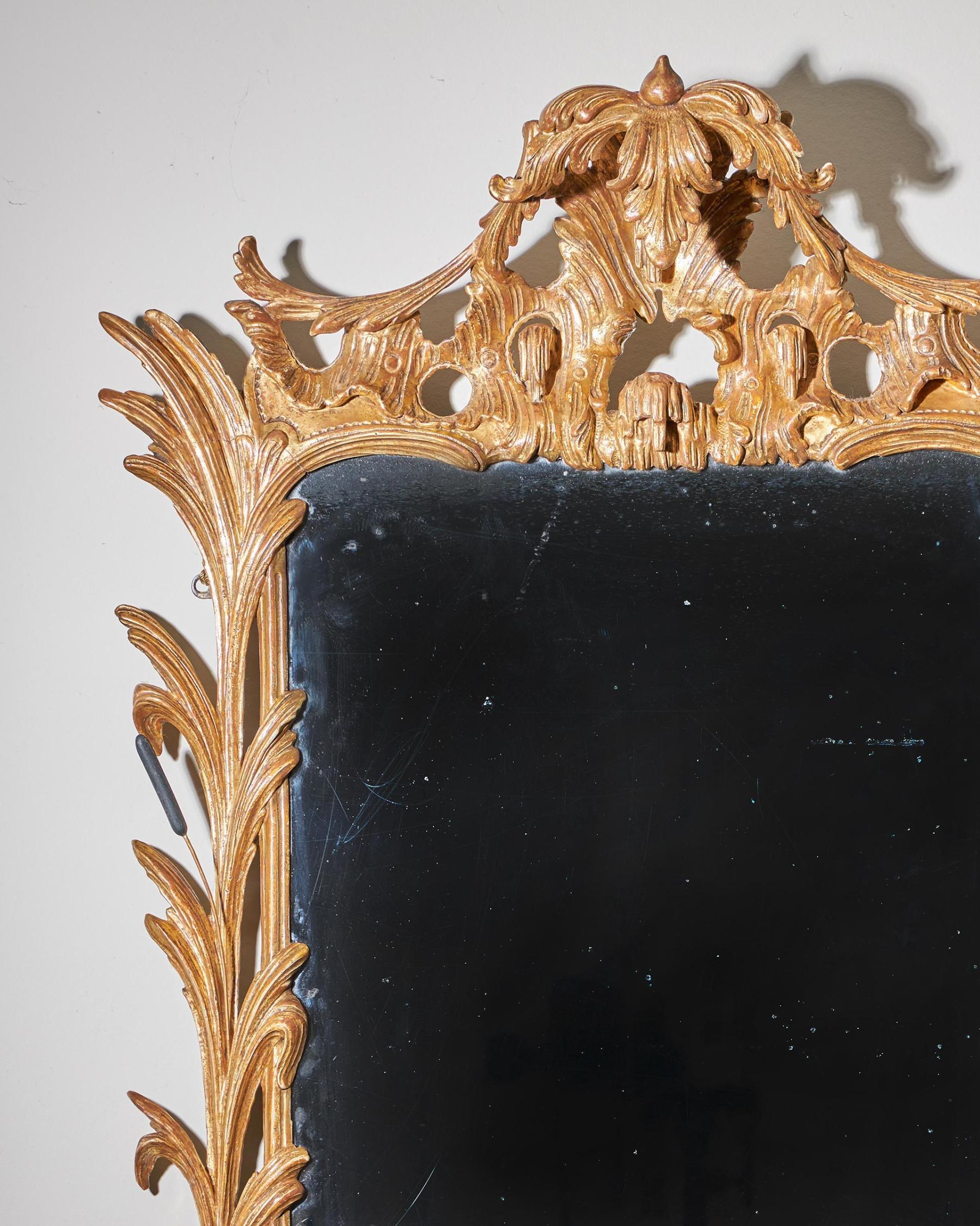 Bois doré Miroir rococo en bois doré anglais du début de l'ère, vers 1760, à la manière de John et William Li