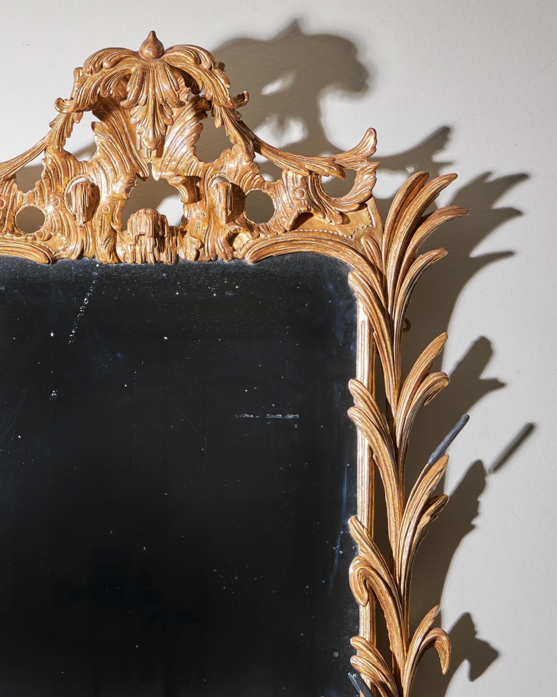 Miroir rococo en bois doré anglais du début de l'ère, vers 1760, à la manière de John et William Li 1