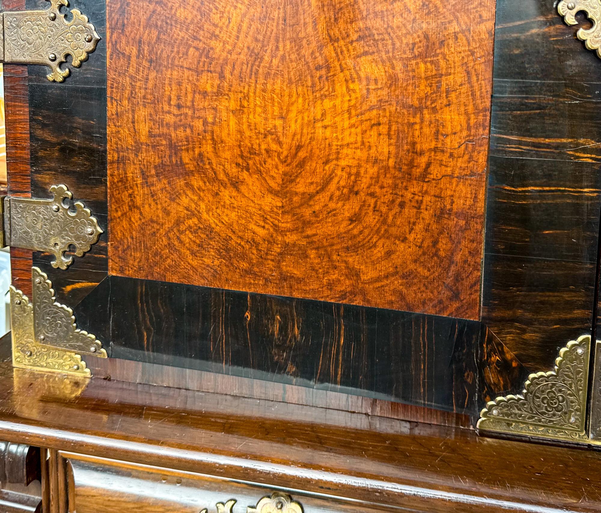 Neogotico Cabinet da bar in acero e legno di zebra di Marsh & Co. in vendita
