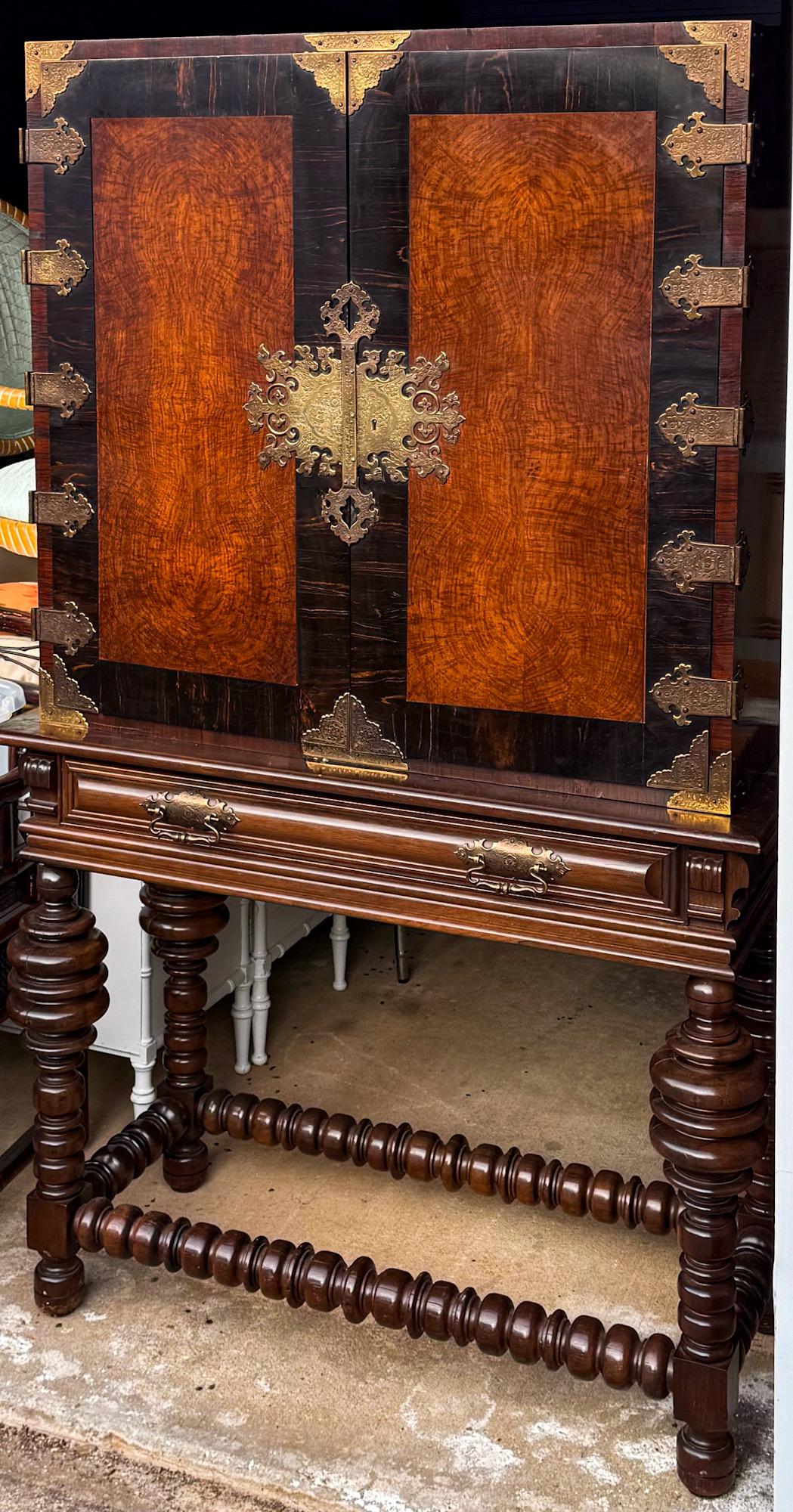 Cabinet da bar in acero e legno di zebra di Marsh & Co. In condizioni buone in vendita a Kennesaw, GA