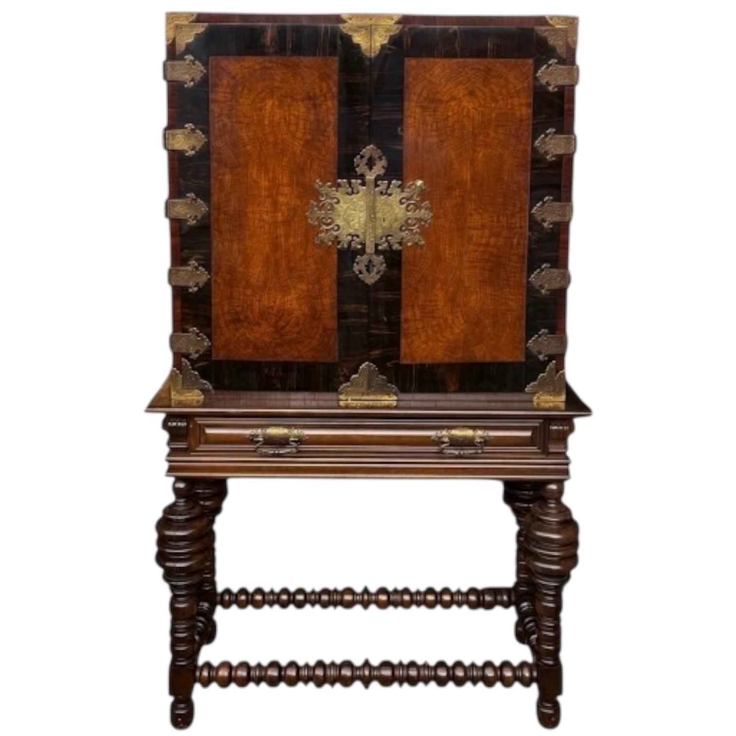 Cabinet da bar in acero e legno di zebra di Marsh & Co. in vendita 2
