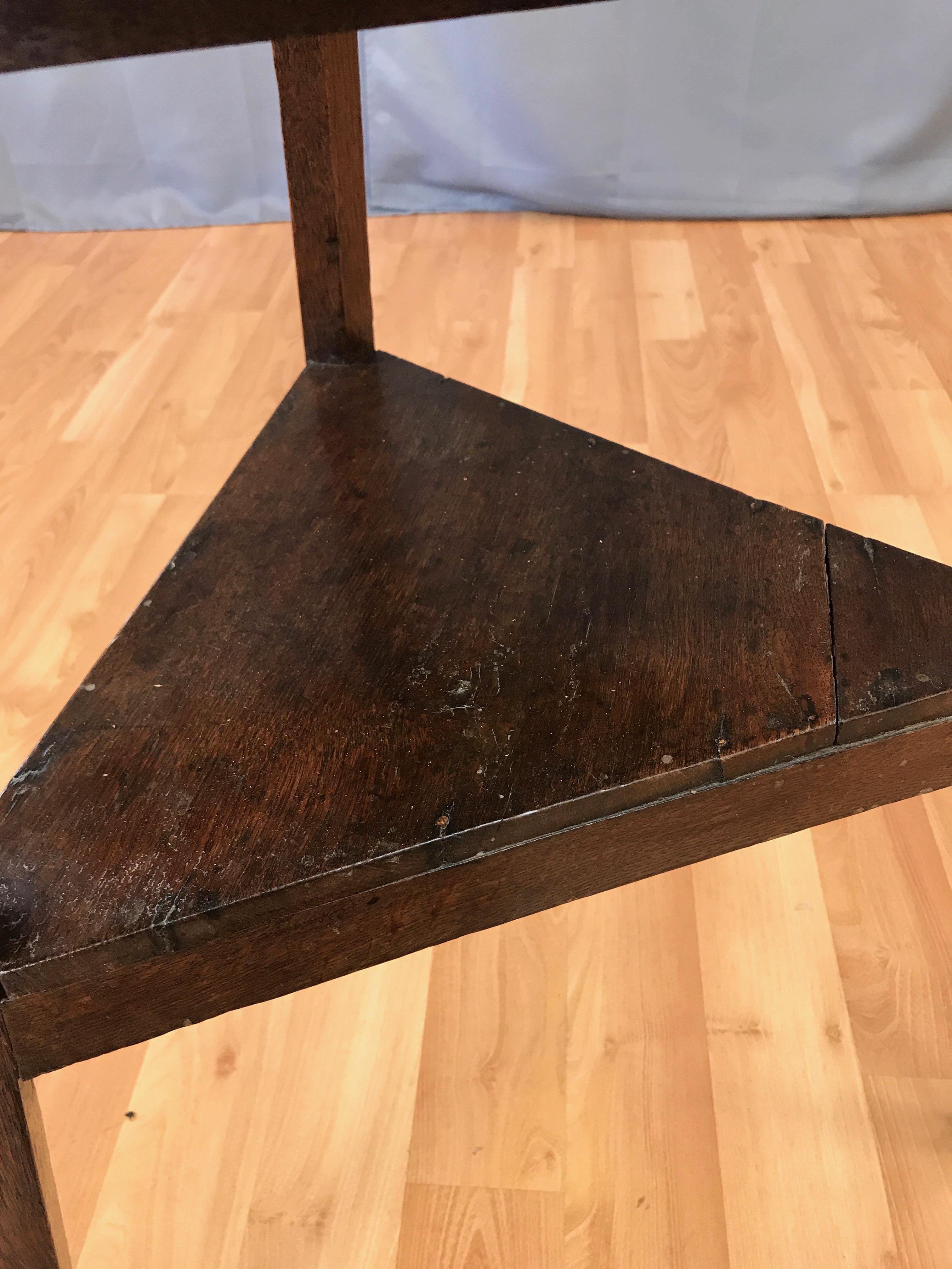 Early English Oak Cricket Table with Shelf, Mid-19th Century 4