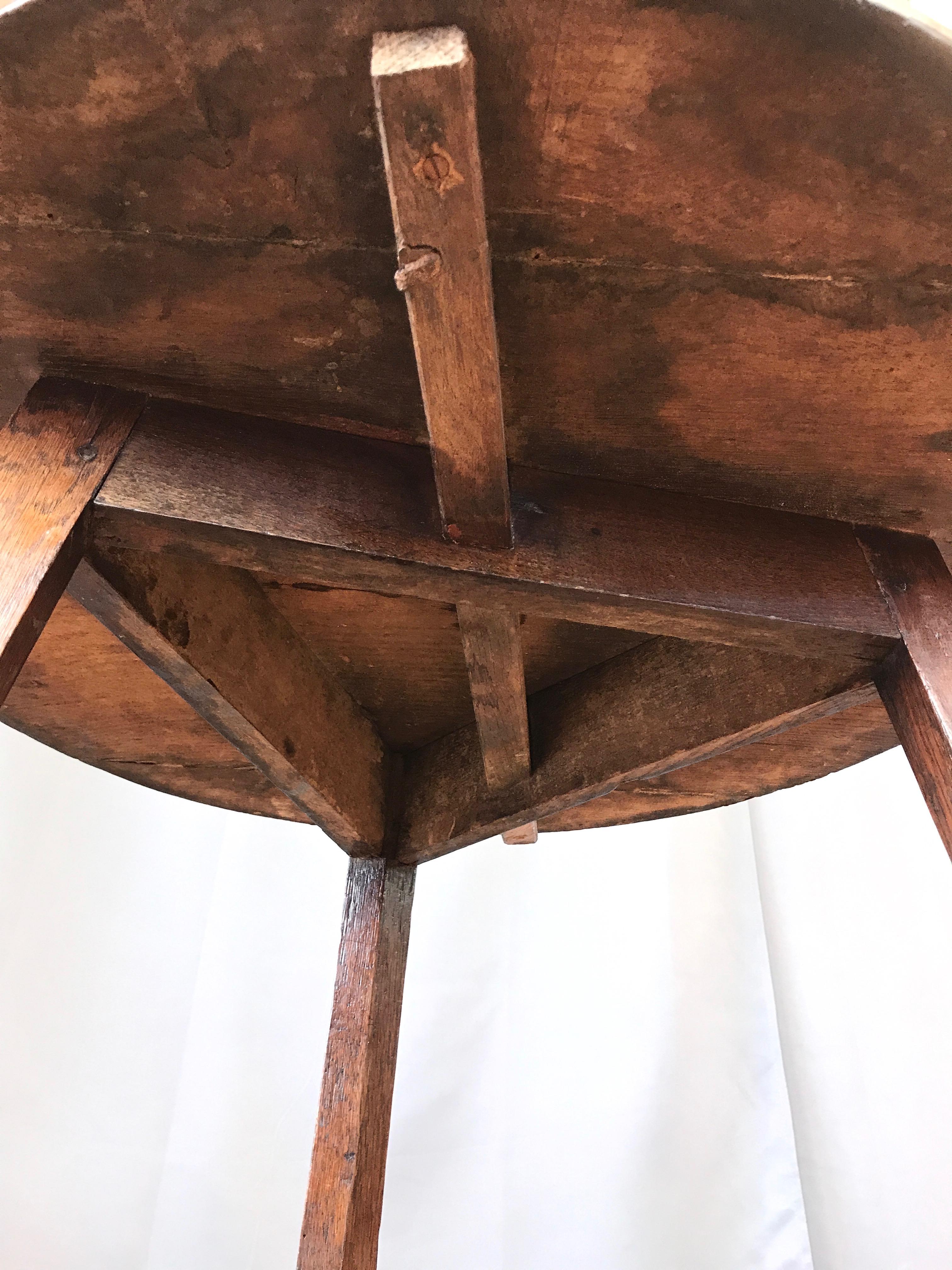 Early English Oak Cricket Table with Shelf, Mid-19th Century 7