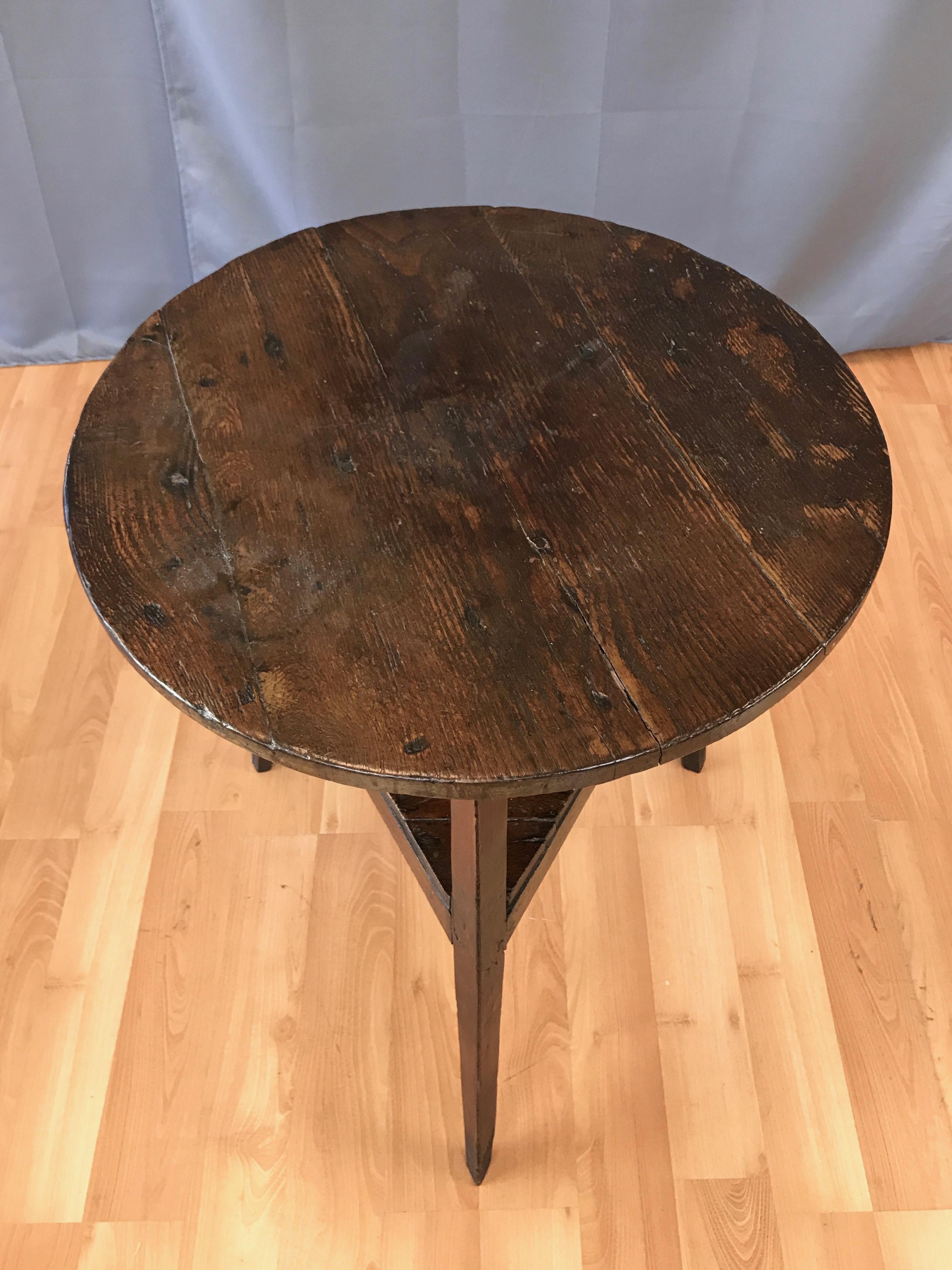 British Early English Oak Cricket Table with Shelf, Mid-19th Century
