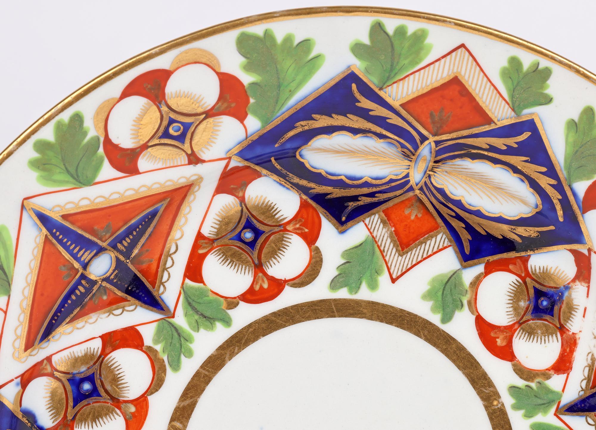 Paire d'assiettes de cabinet en porcelaine à motif Imari, Angleterre, vers 1810 en vente 6