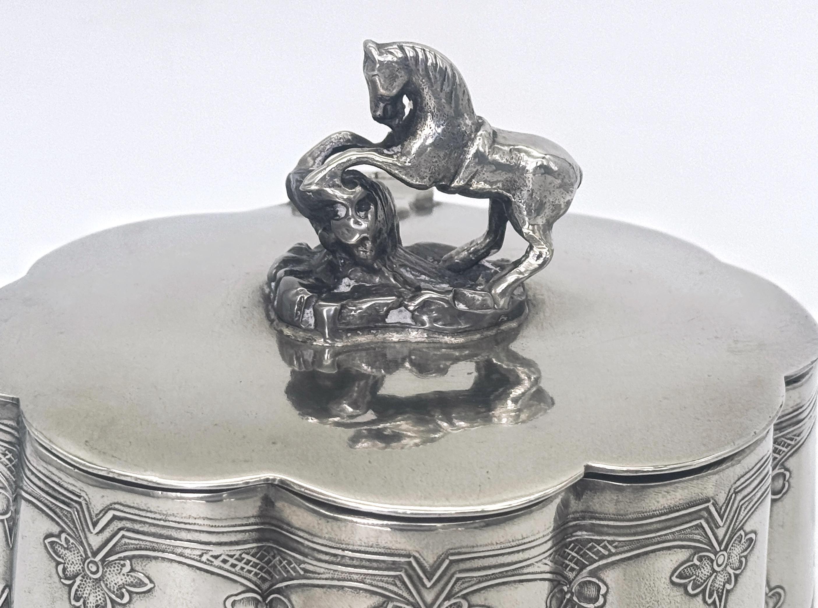 Début de l'époque victorienne Boîte de trophée figurative équestre victorienne du début de l'ère anglaise 1st Prize en vente