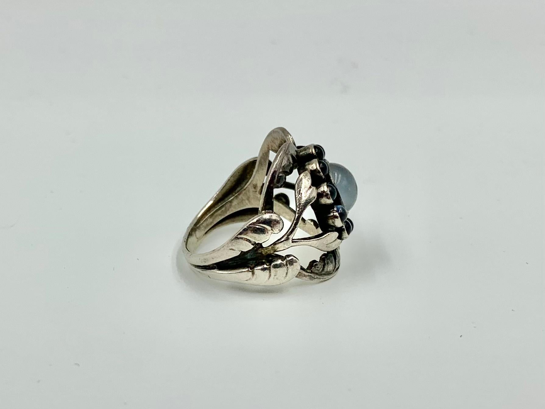 Femenino o masculino Anillo de plata de ley Georg Jensen Early Estate Moonlight Blossom Moonstone en venta