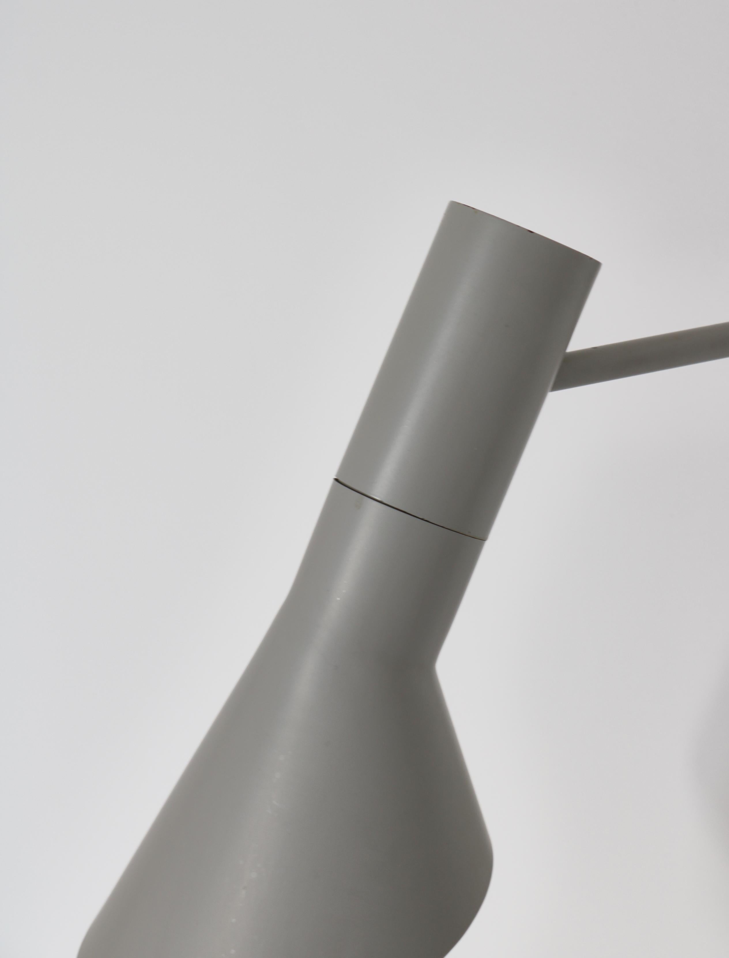 Frühes Beispiel Arne Jacobsen Visor-Wandleuchten in grauem Lack Louis Poulsen, 1957 im Angebot 5
