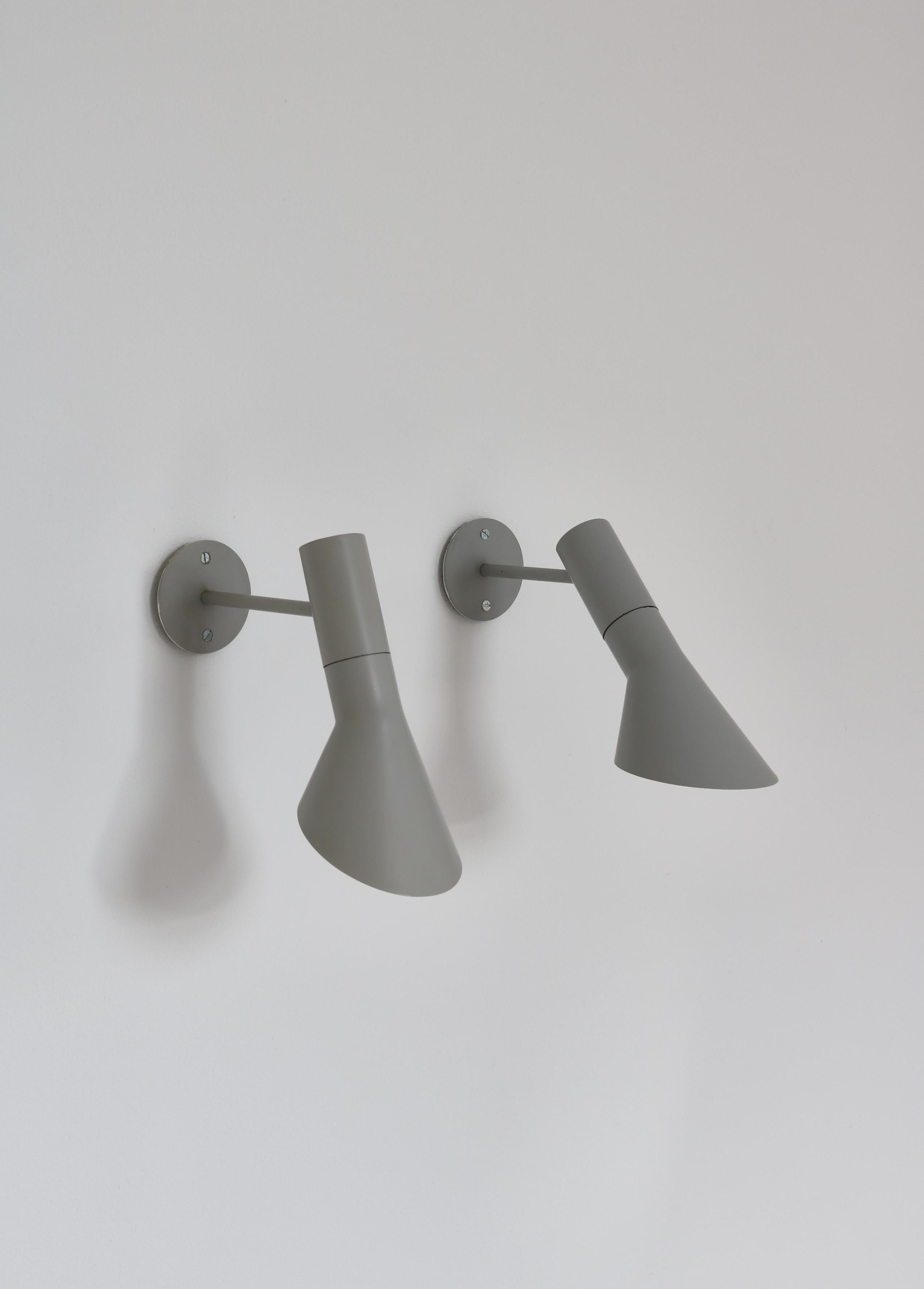 Early Example Arne Jacobsen Visor Wall Lamps in Grey Lacquer Louis Poulsen, 1957 For Sale 8