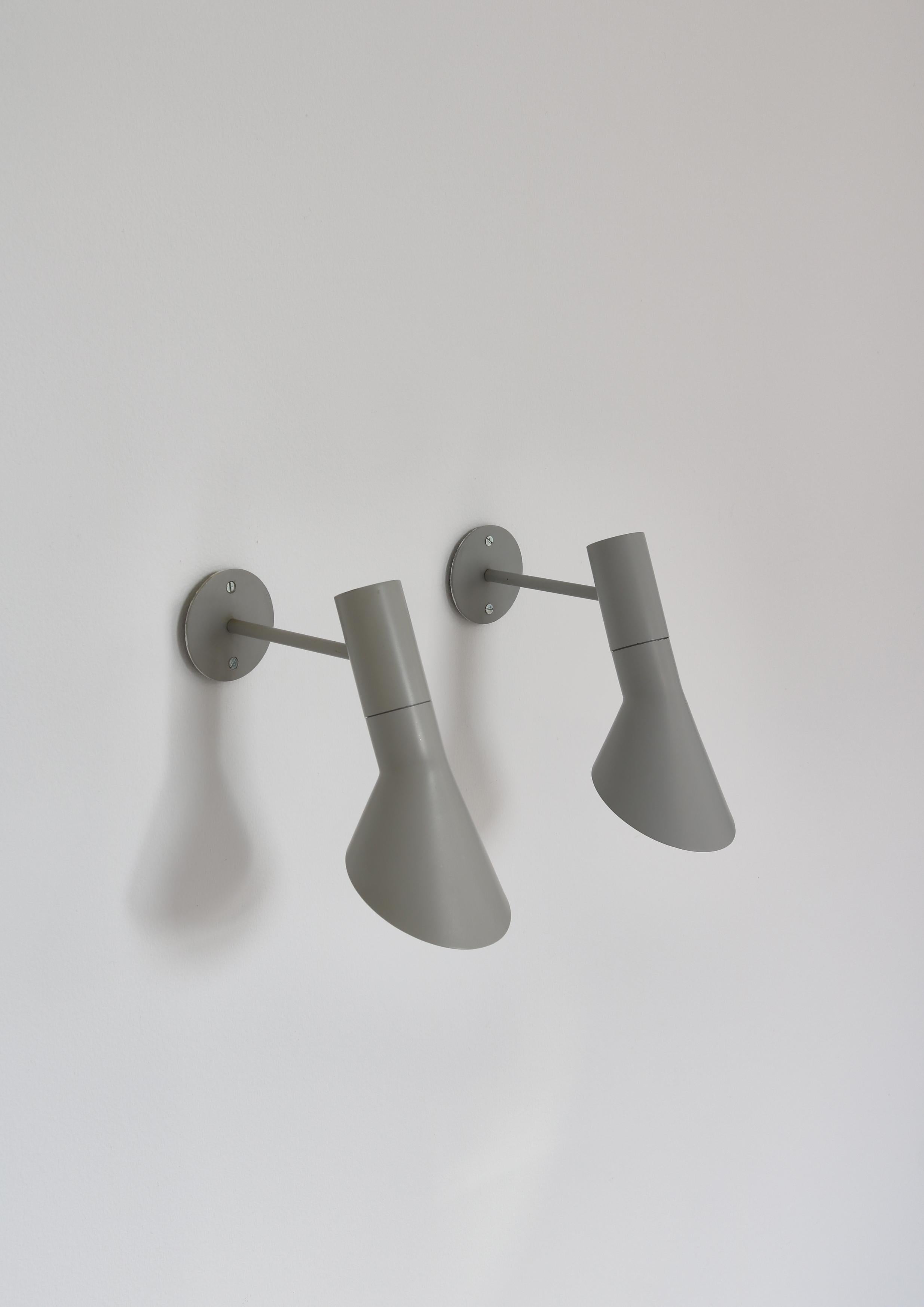 Danish Early Example Arne Jacobsen Visor Wall Lamps in Grey Lacquer Louis Poulsen, 1957 For Sale
