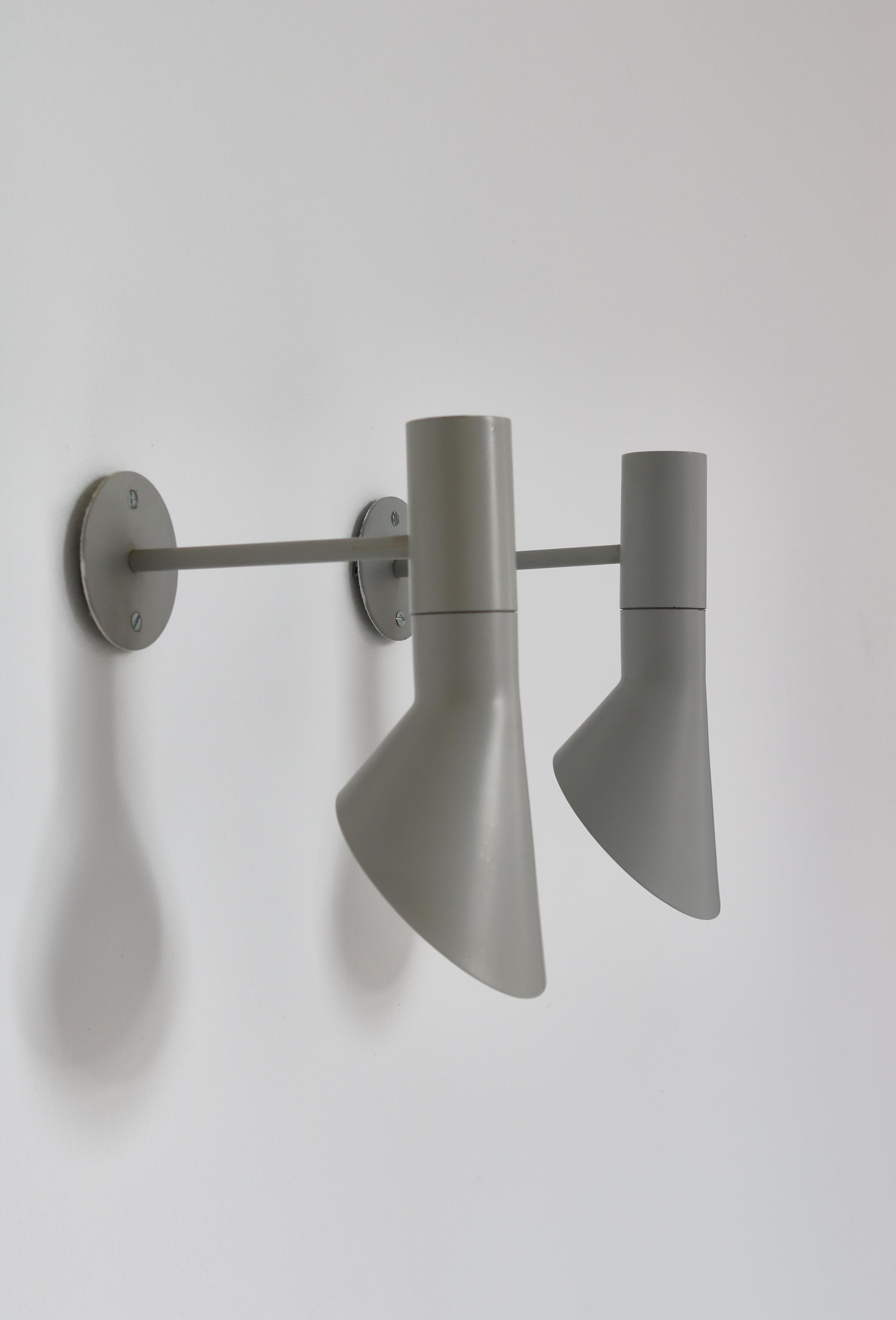 Early Example Arne Jacobsen Visor Wall Lamps in Grey Lacquer Louis Poulsen, 1957 In Good Condition For Sale In Odense, DK