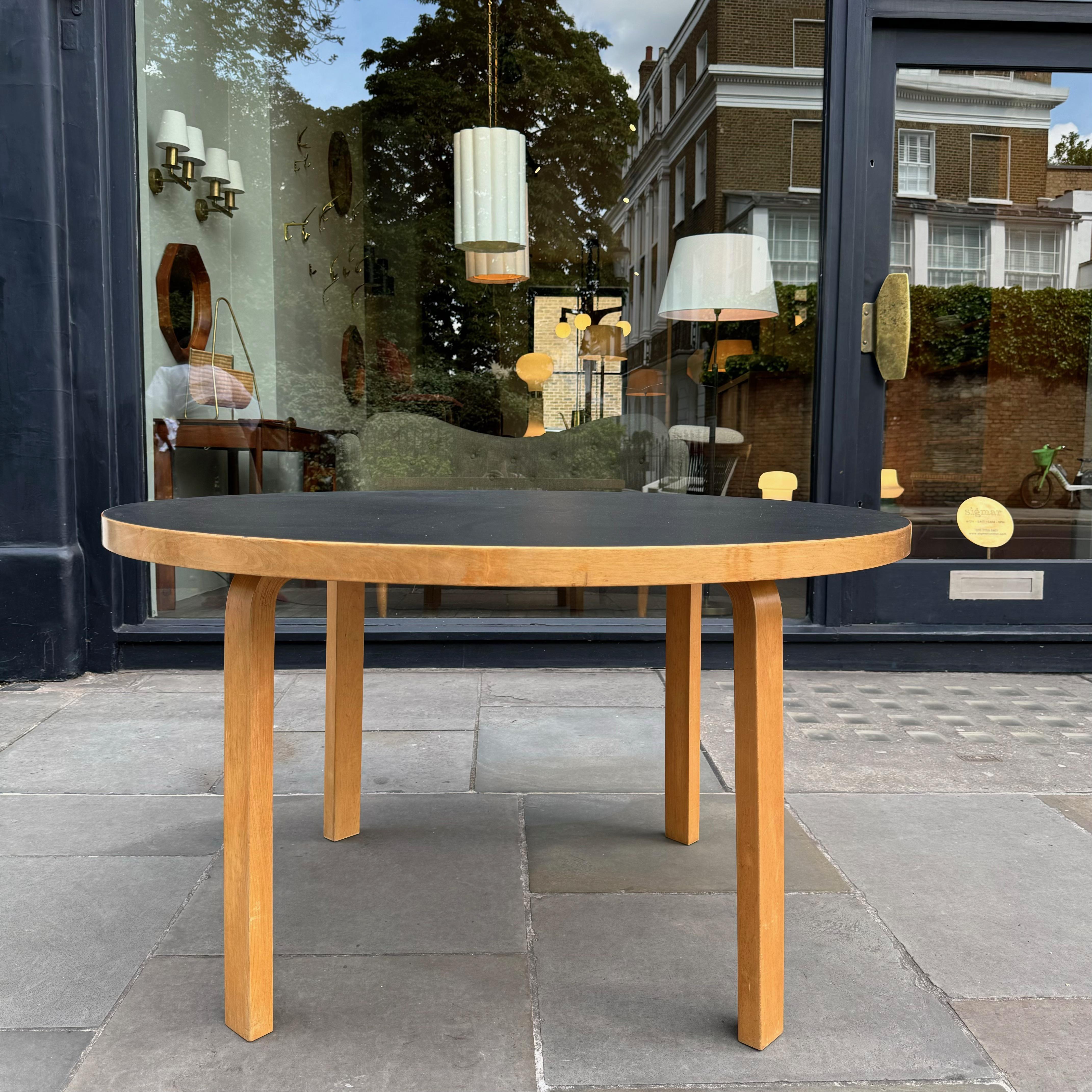 Frühes Beispiel eines Esstischs Modell 91, Alvar Aalto im Zustand „Relativ gut“ im Angebot in London, GB