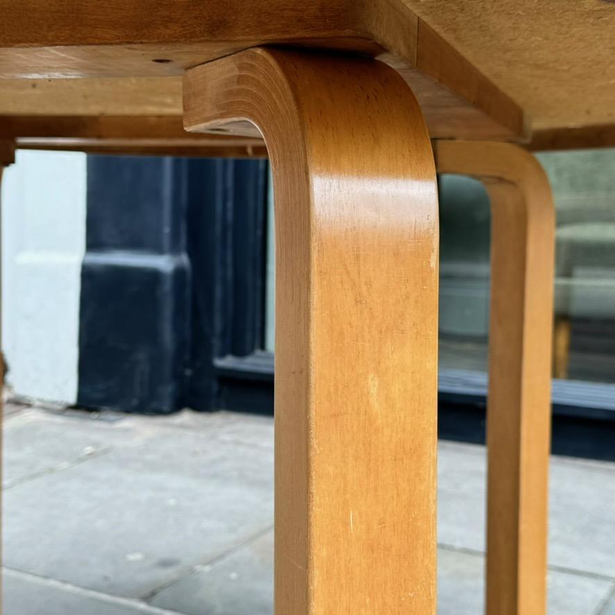 Frühes Beispiel eines Esstischs Modell 91, Alvar Aalto (Birke) im Angebot
