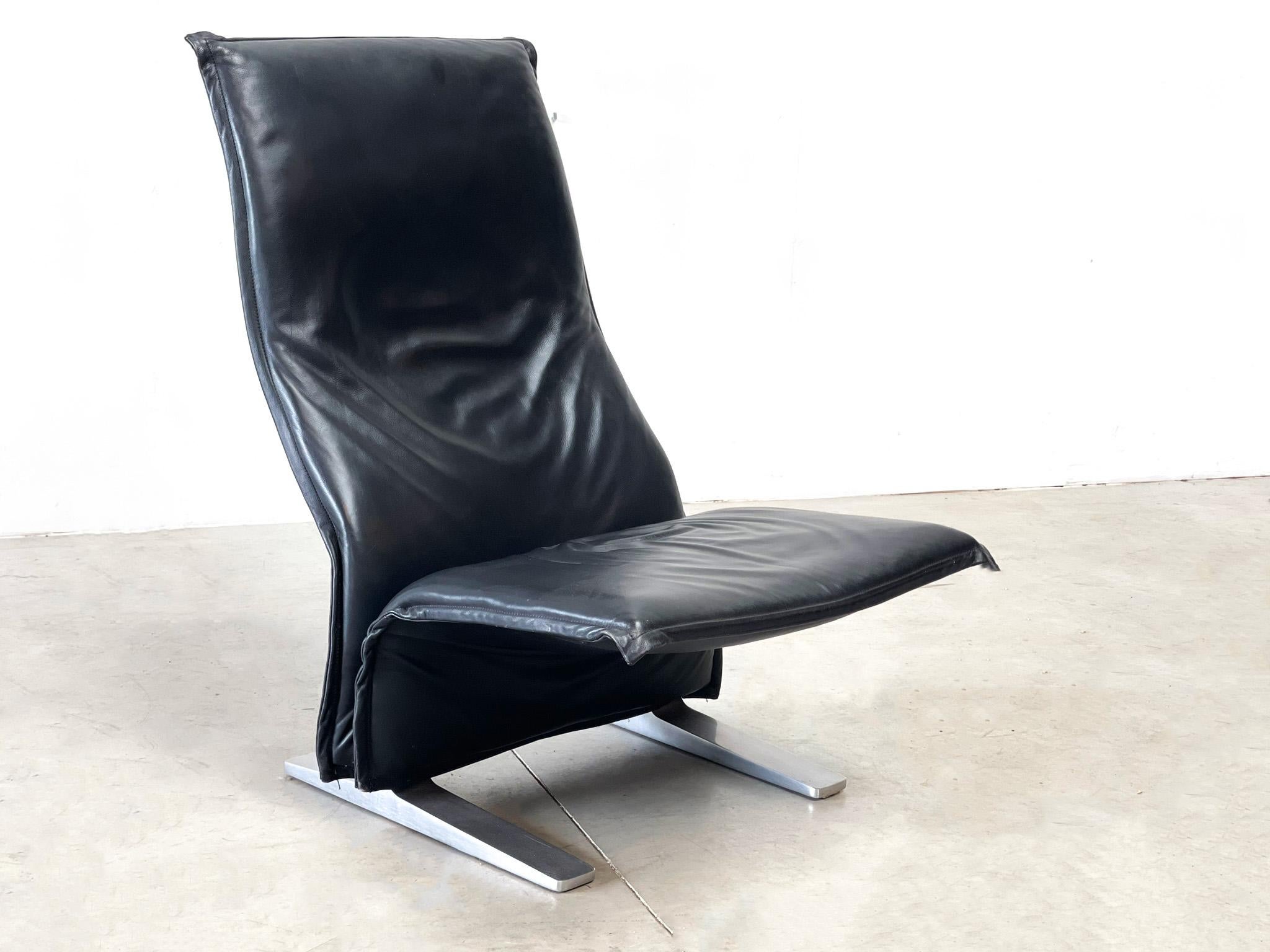 Early F780 black leather easy chair by Pierre Paulin for Artifort In Good Condition In Nijlen, VAN
