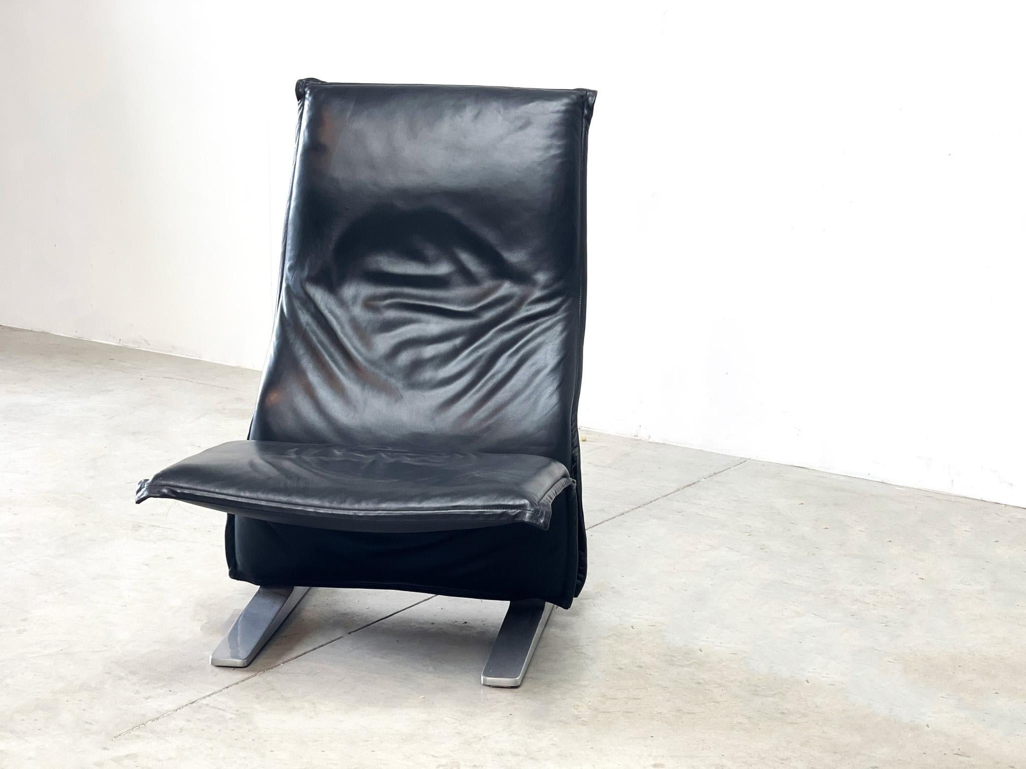 Late 20th Century Early F780 black leather easy chair by Pierre Paulin for Artifort
