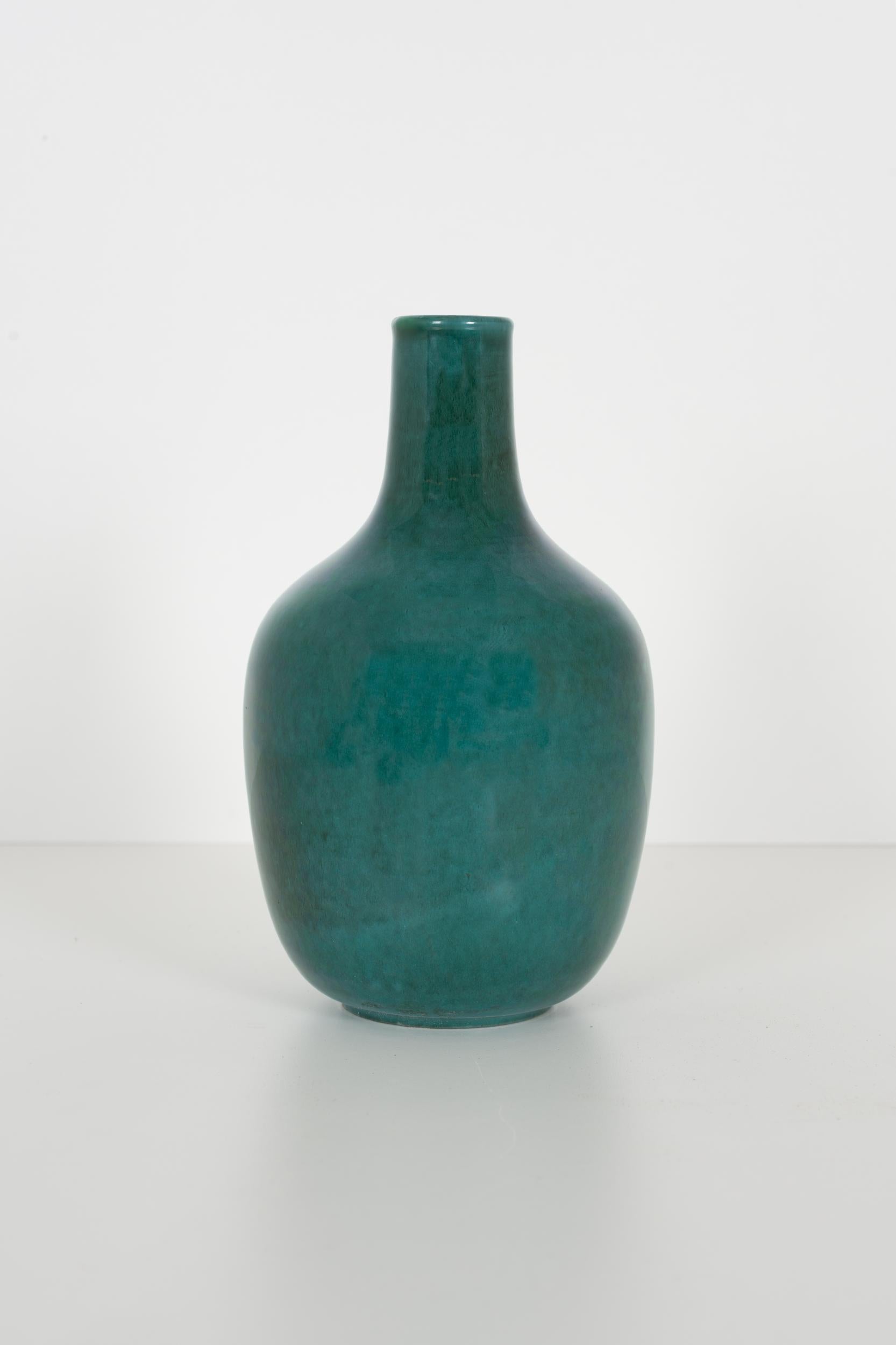 Early Fantoni vase, ceramic with green glaze.
[Signed underside Fantoni Italy with logo].