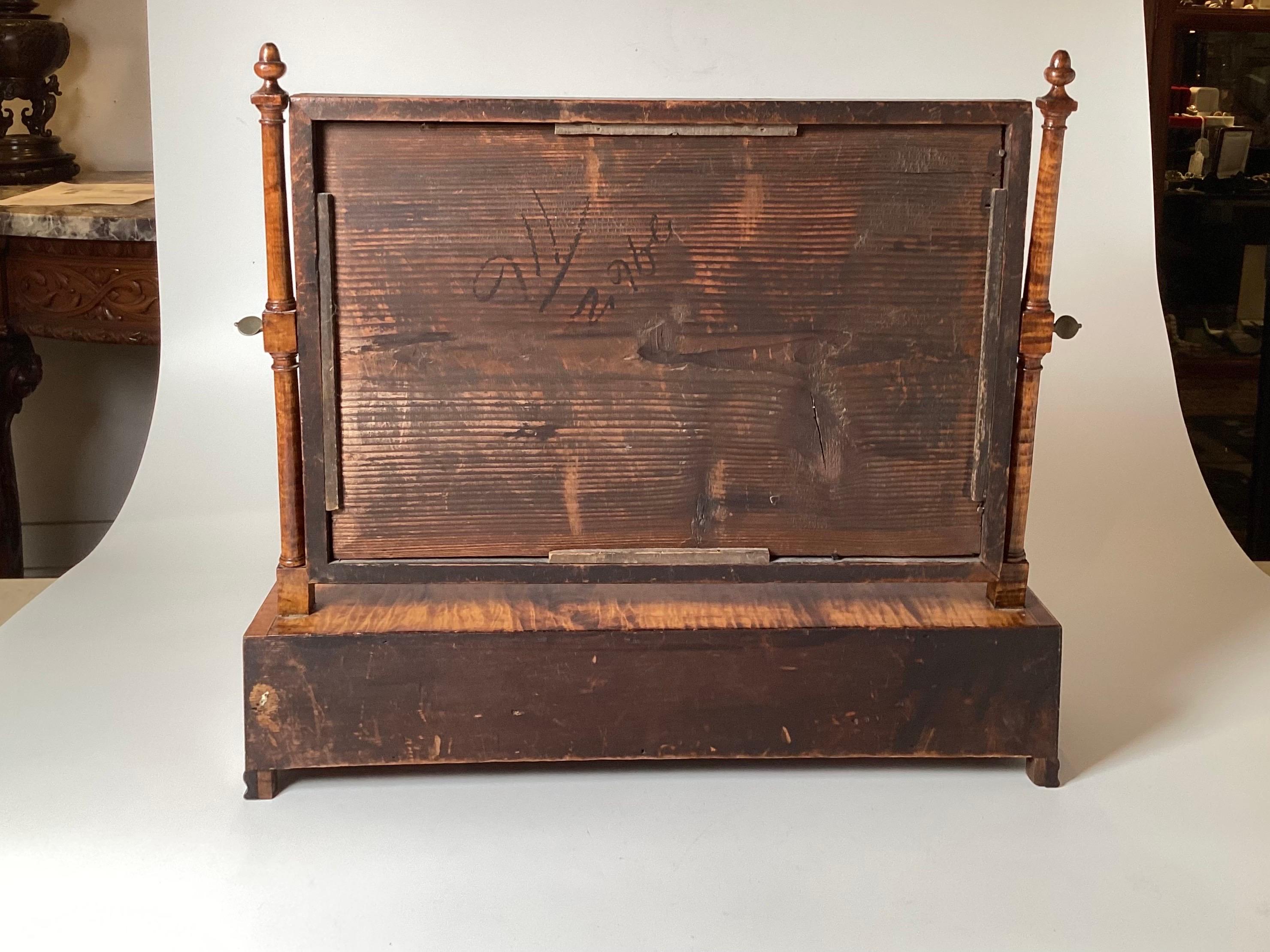 Early Federal Style Tiger Maple Dressing Spiegel im Angebot 2