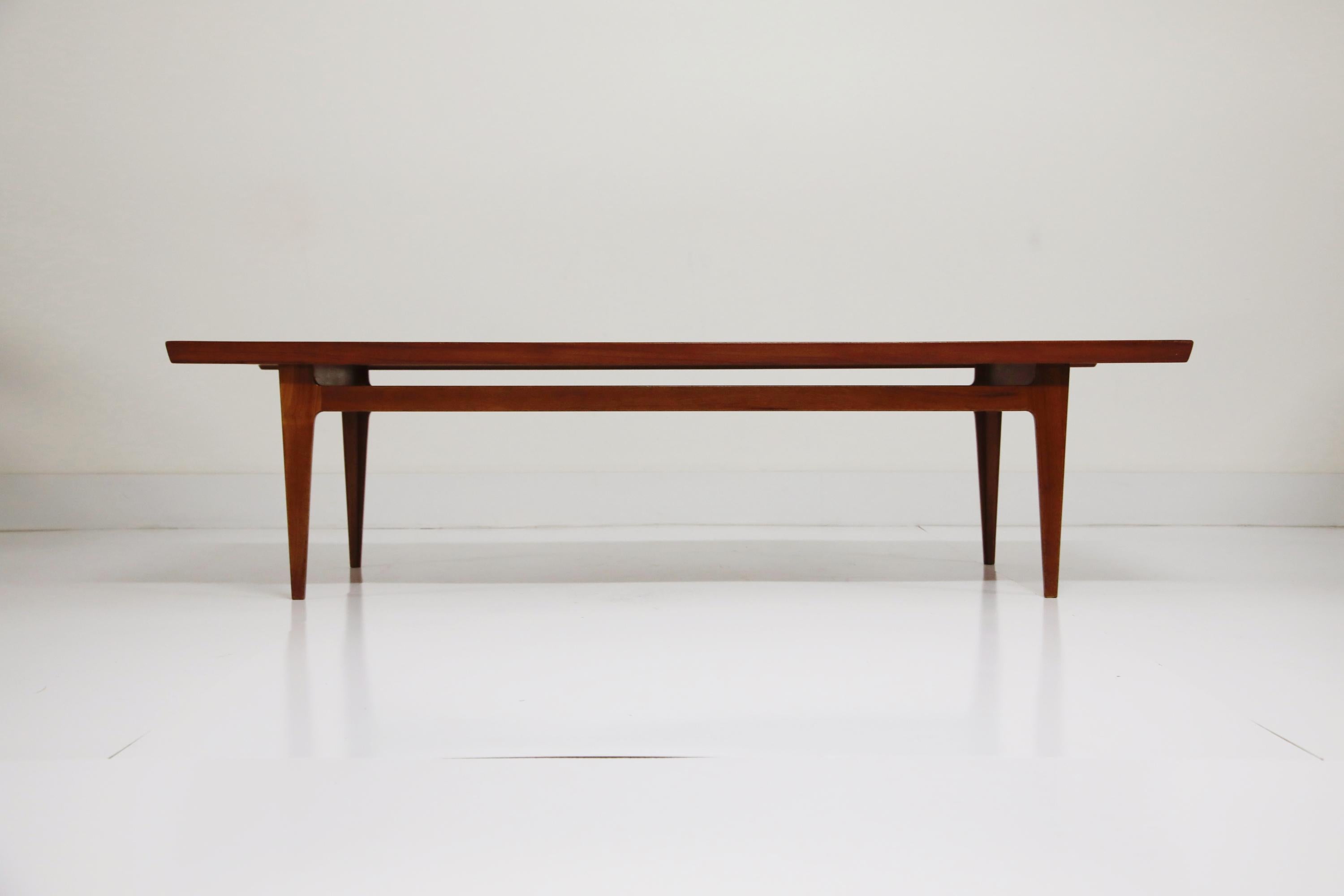 Early production example of the Model FD 532 Finn Juhl for France and Daverkosen teak coffee table. 

This particular example is using teak from the France and Daverkosen days, demonstrated by the FD stamped logo underneath the table (see photos),