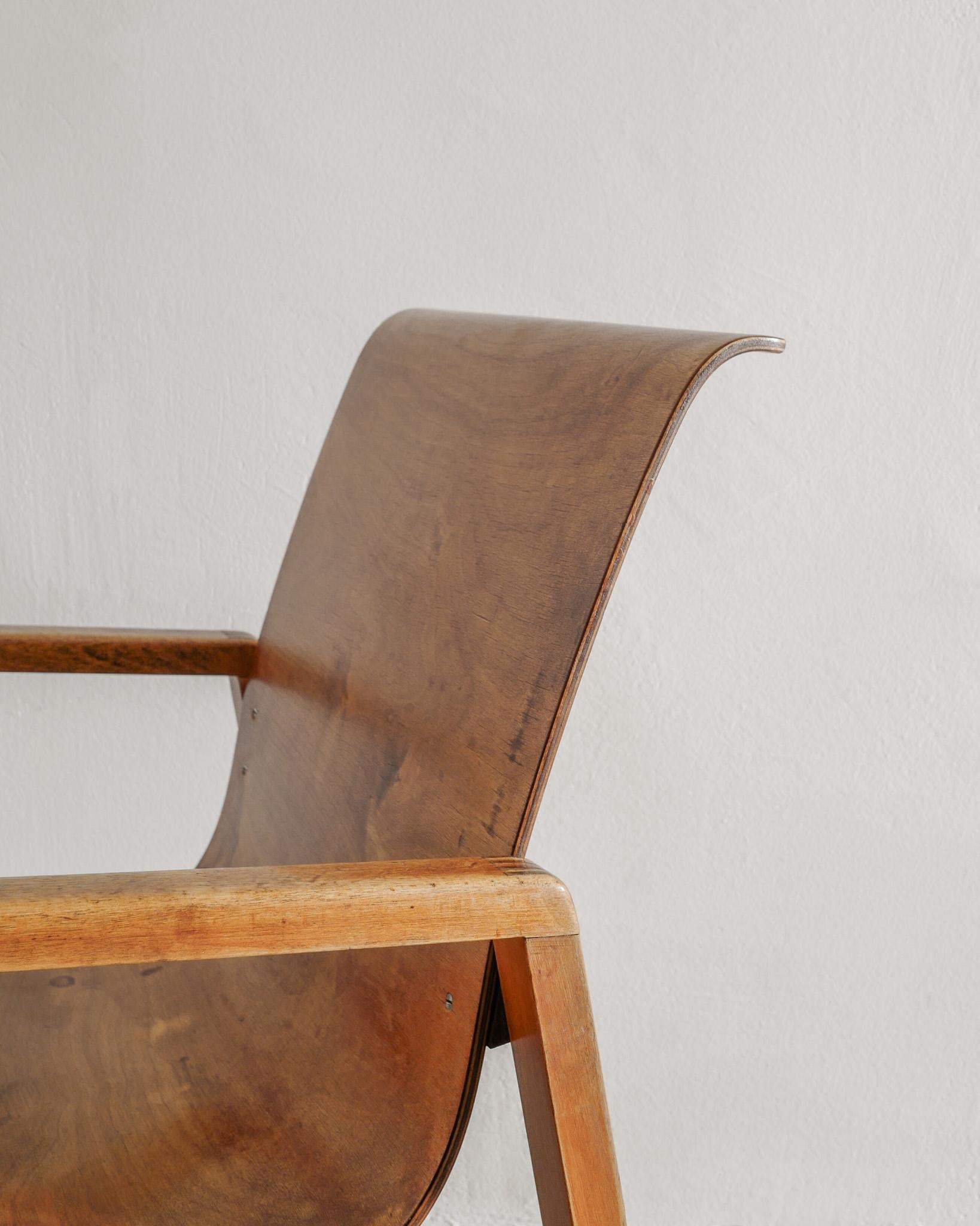 Früher finnischer Holzsessel 
