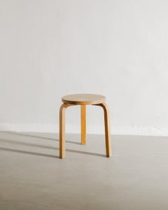 Früher finnischer Dreibeinhocker 60 aus Birke von Alvar Aalto aus der Mitte des Jahrhunderts, 1940er Jahre