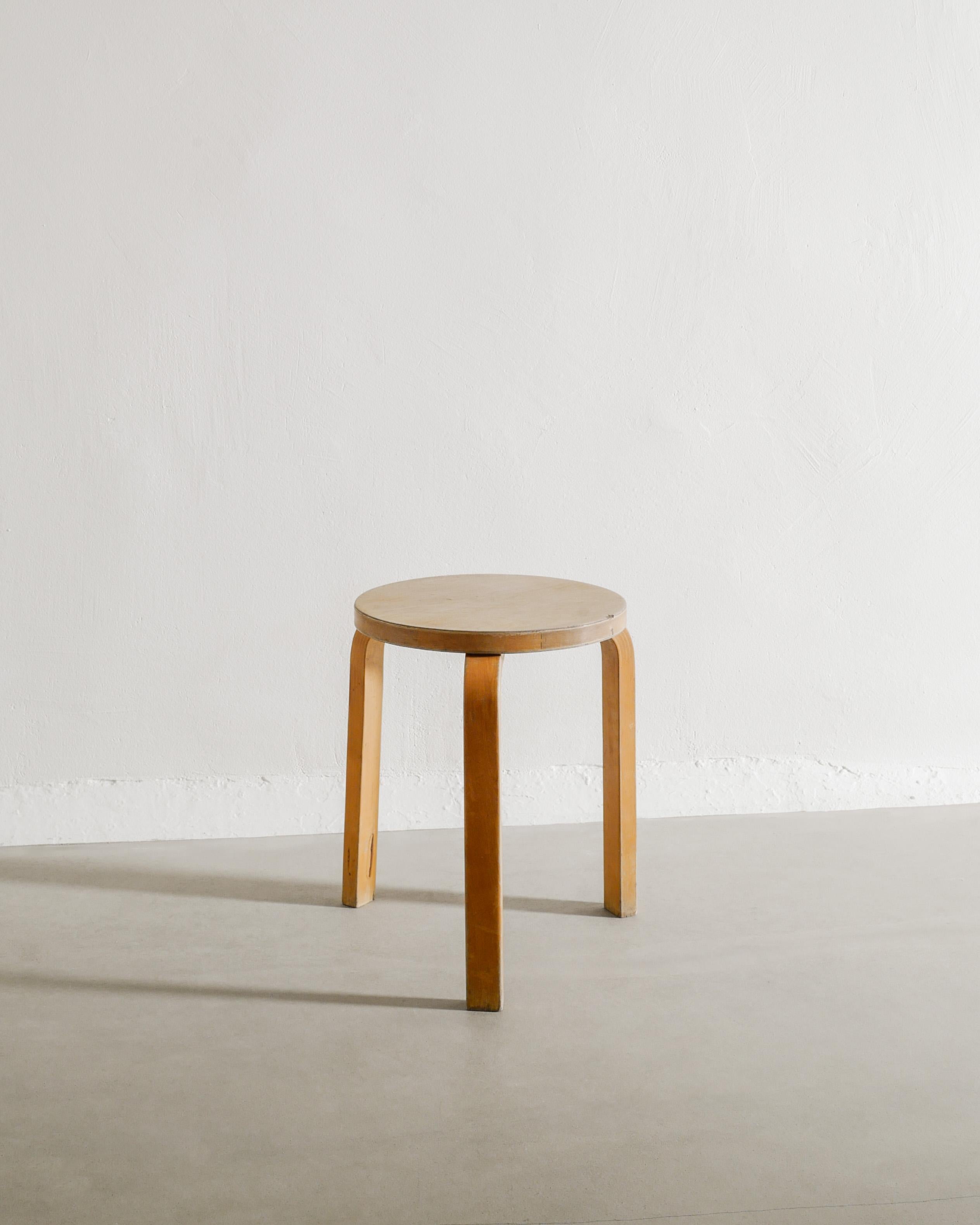 Scandinavian Modern Early Finnish Mid Century Wooden Tripod Stool 60 in Birch by Alvar Aalto, 1940s For Sale