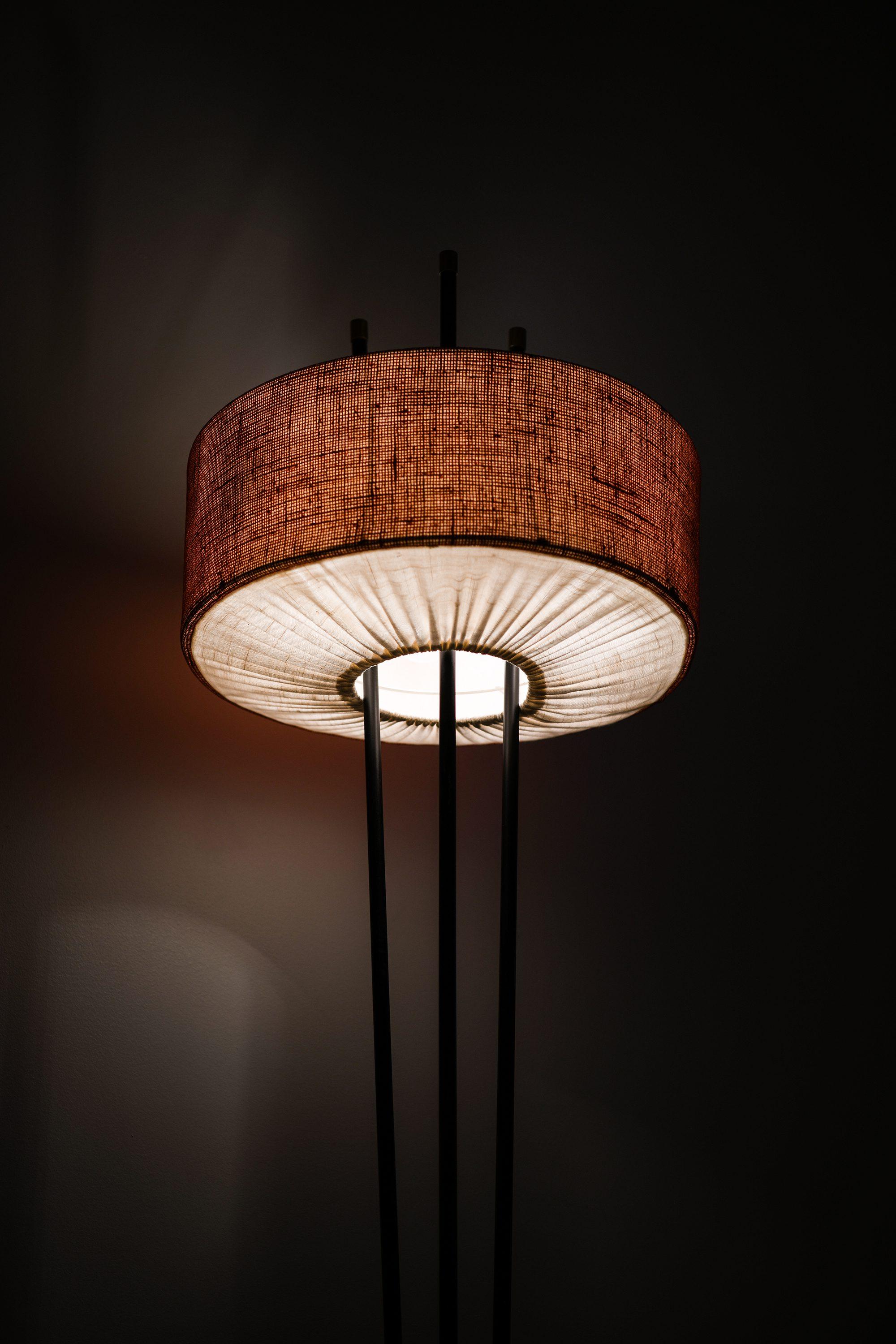 Mid-Century Modern Lampadaire en métal laqué noir et laiton par Gerald Thurston, années 1950 en vente