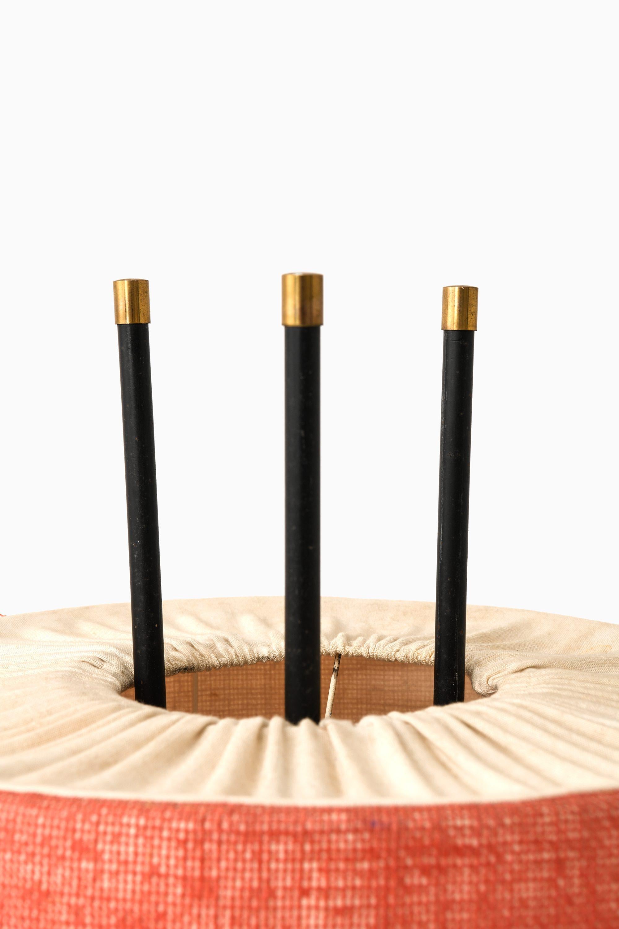Laqué Lampadaire en métal laqué noir et laiton par Gerald Thurston, années 1950 en vente