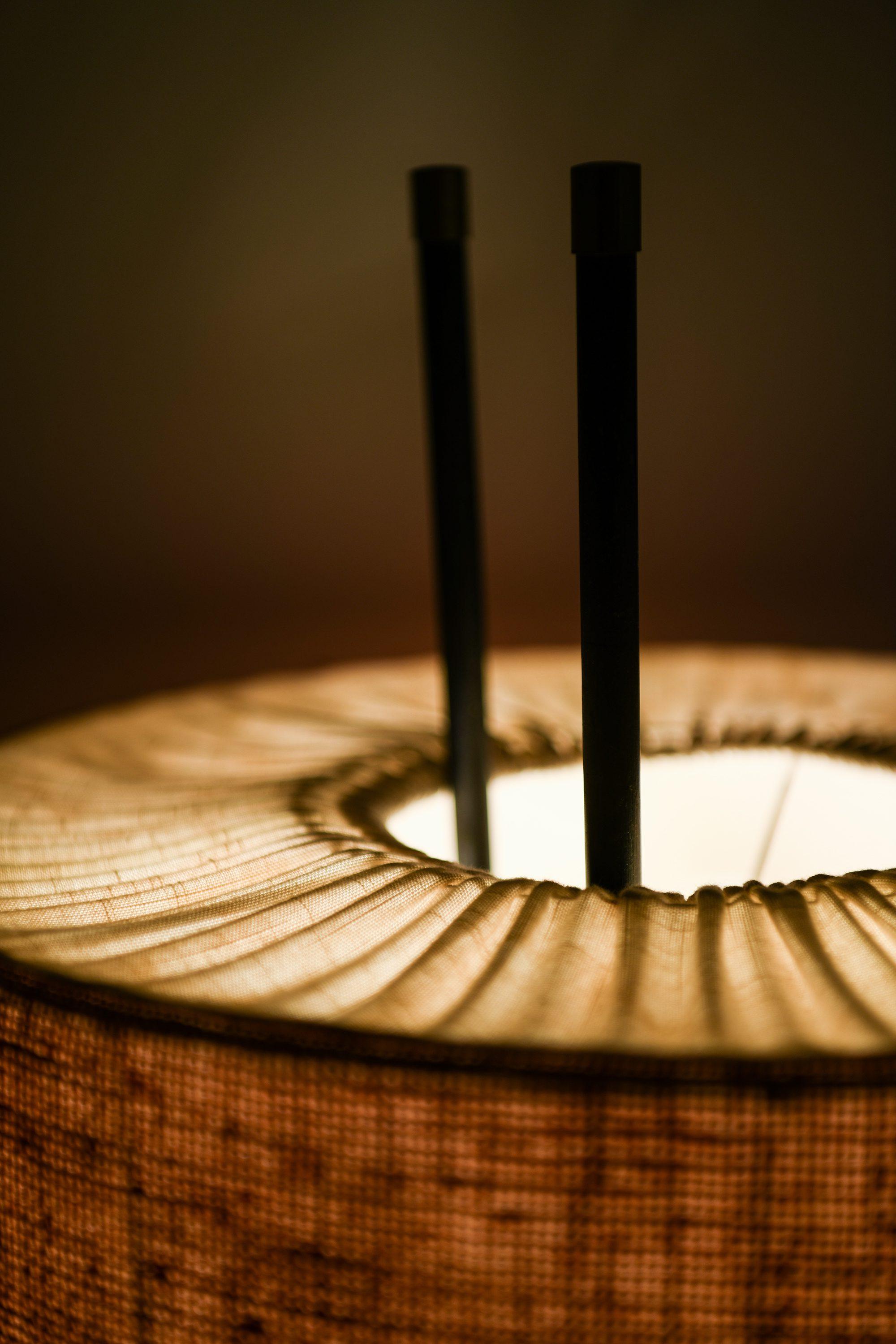 Lampadaire en métal laqué noir et laiton par Gerald Thurston, années 1950 Bon état - En vente à Limhamn, Skåne län