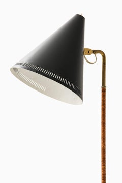 Frühe Stehlampe aus schwarzem Metall, Messing und umwickeltem Rohr von Paavo Tynell, 1940er Jahre