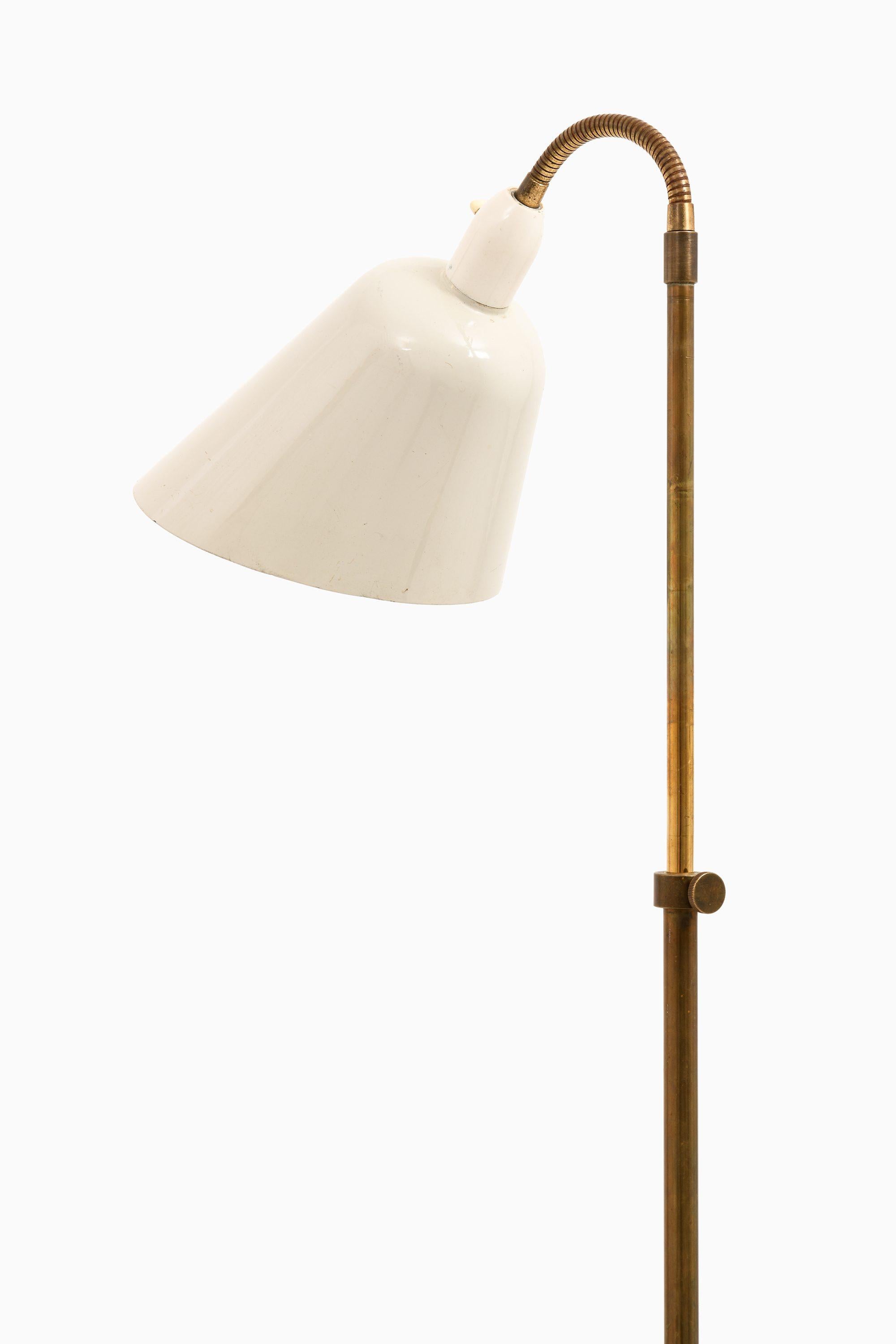 Lampada da terra in ottone e metallo laccato di Arne Jacobsen, anni '50

Informazioni aggiuntive:
Materiale: Ottone e metallo laccato
Stile: Metà secolo, Scandinavo
Prodotto da Louis Poulsen in Danimarca
Dimensioni (L x P x H): 18 x 40 x 115-142