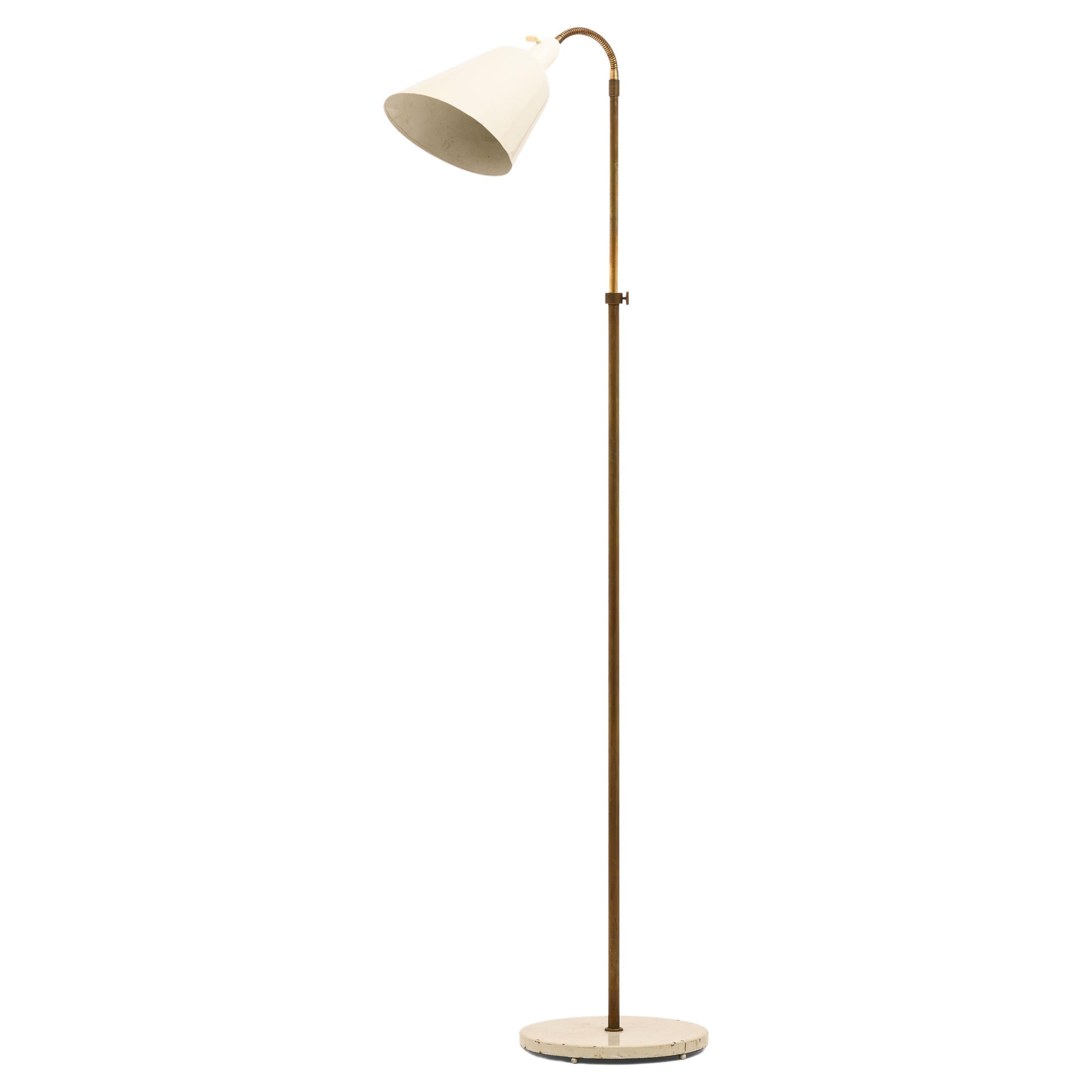 Lampadaire en laiton et métal laqué d'Arne Jacobsen, années 1950