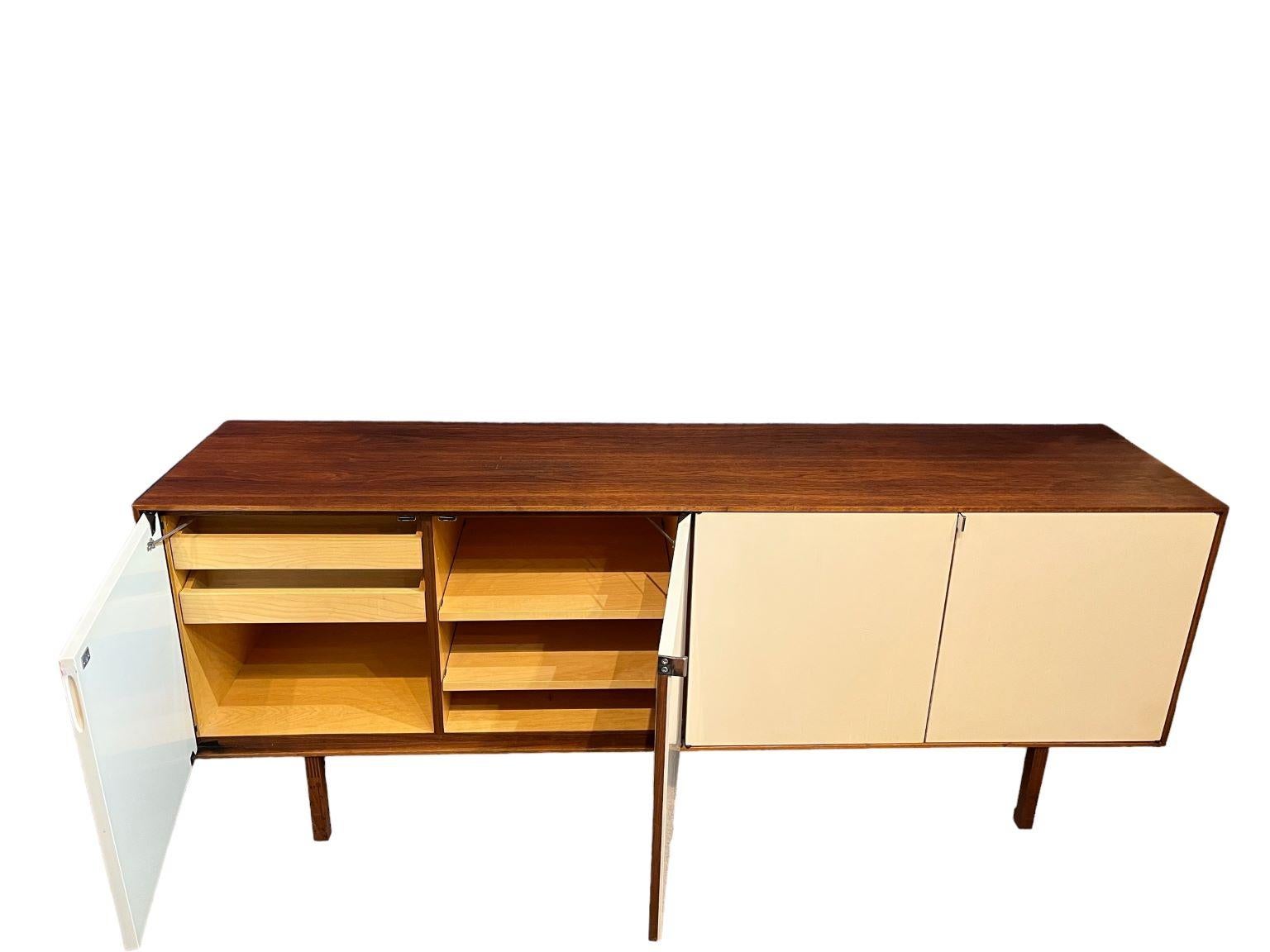 Early Florance Knoll For Knoll Associates Walnut And Cream Credenza C.1950 For Sale 3