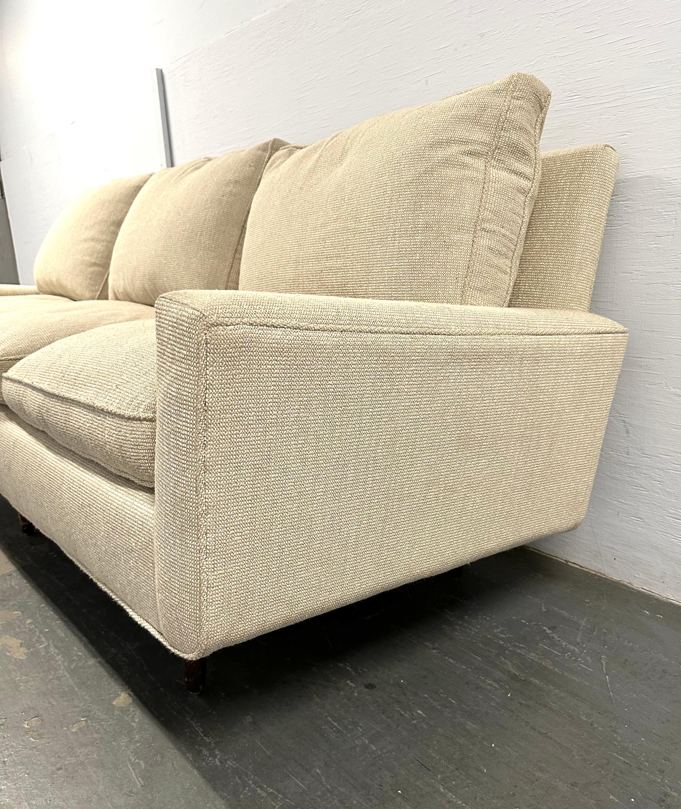 Frühes Florence Knoll 3-Sitz-Sofa Modell 26 im Zustand „Relativ gut“ im Angebot in Brooklyn, NY
