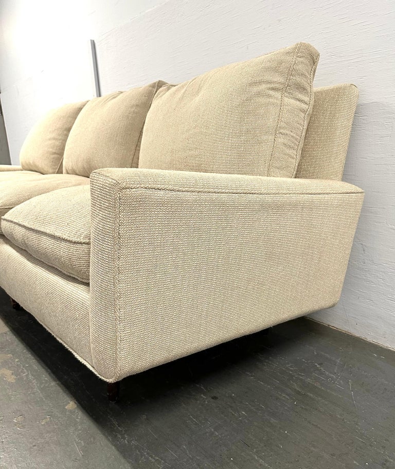 Early Florence Knoll 3-Seat Model 26 Sofa In Fair Condition For Sale In Brooklyn, NY