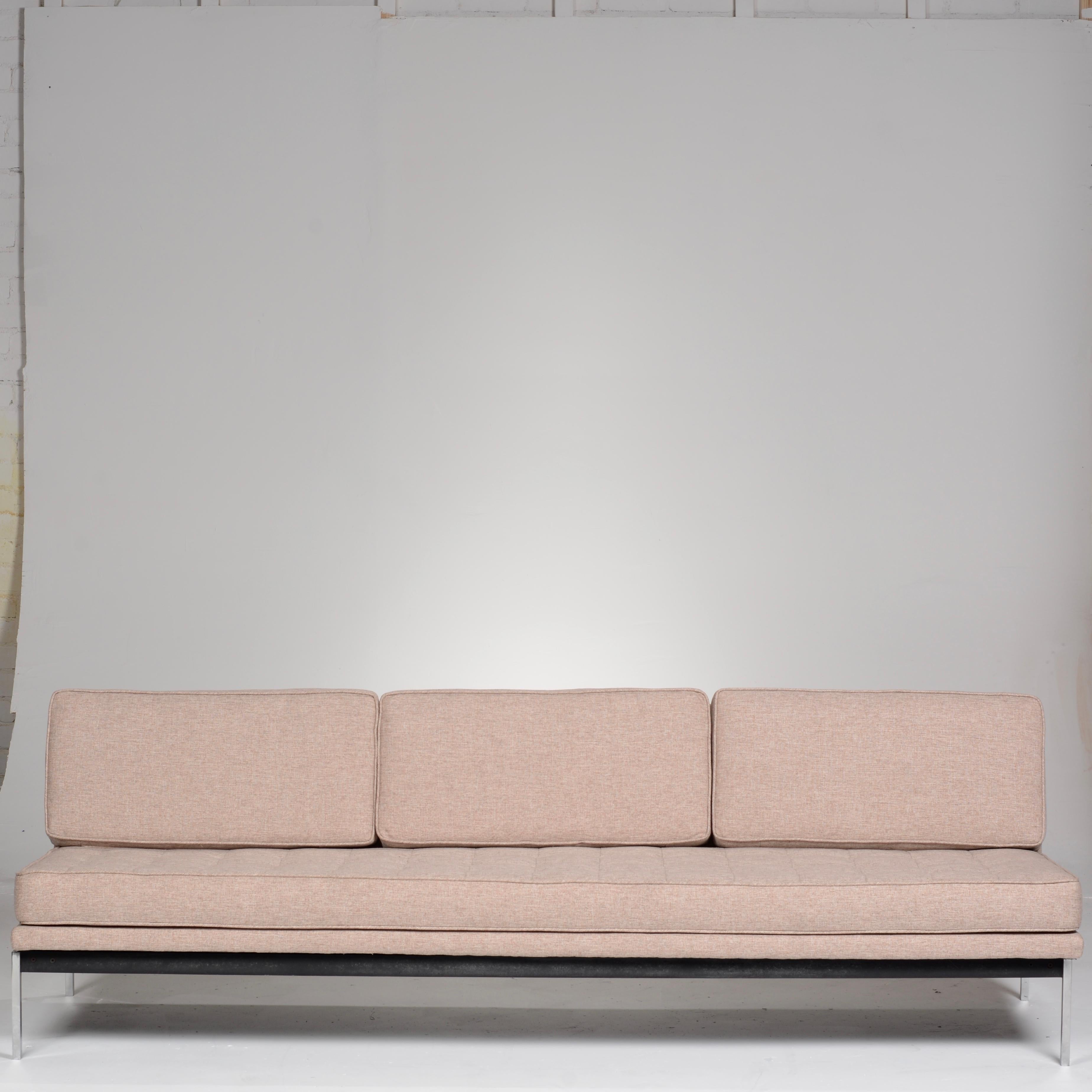 armless sofa set