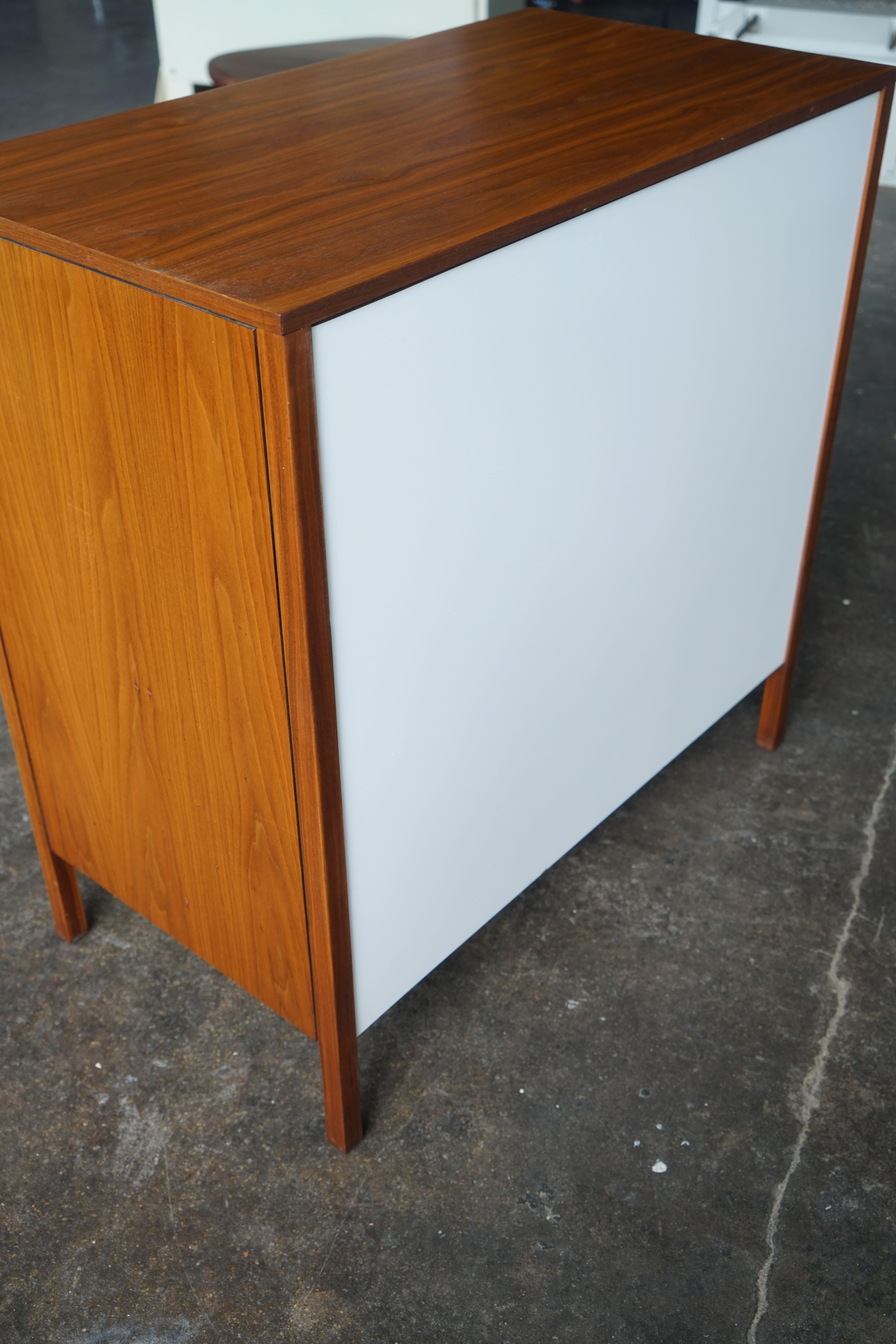Early Florence Knoll Chest of Drawers Dresser in Walnut 5